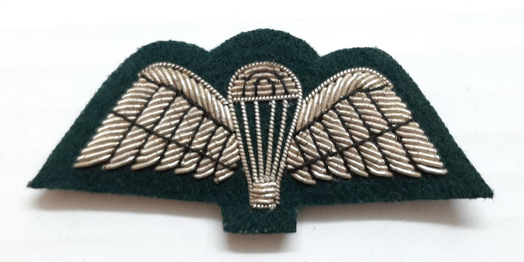 Para Wings British Silver on Green Backing Mess Kit Insignia