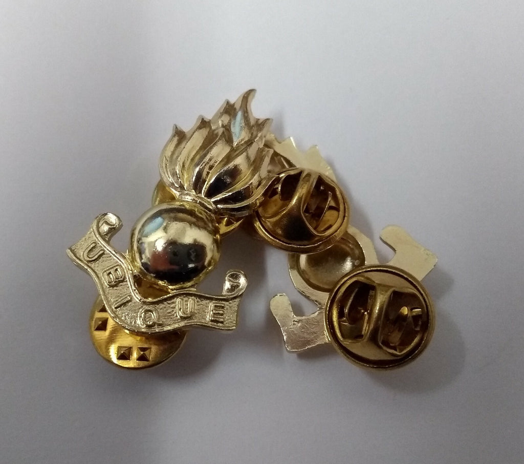 Royal Engineers R.E Collar Dogs Snap Pin