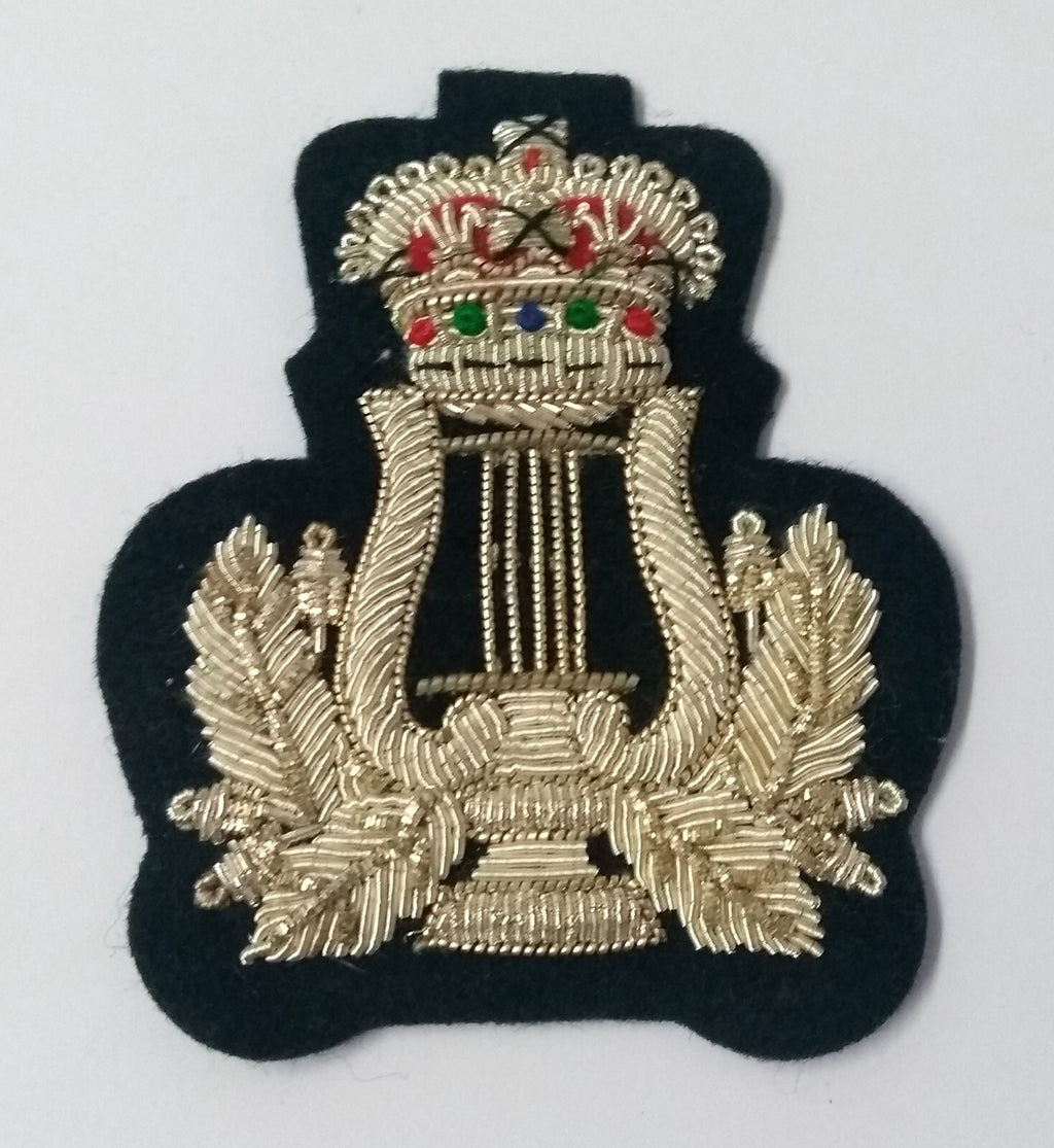 Army Qualification Wire Braided Badge Silver Lyre & Laurel Wreath on Green Felt