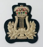 Army Qualification Wire Braided Badge Silver Lyre & Laurel Wreath on Green Felt