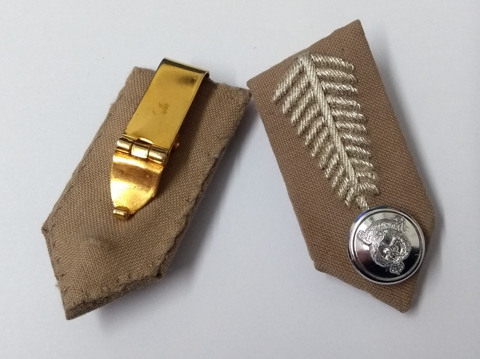 Oman Gorgets Collar Tabs With Silver Detail Chrome Officers Insignia Buttons