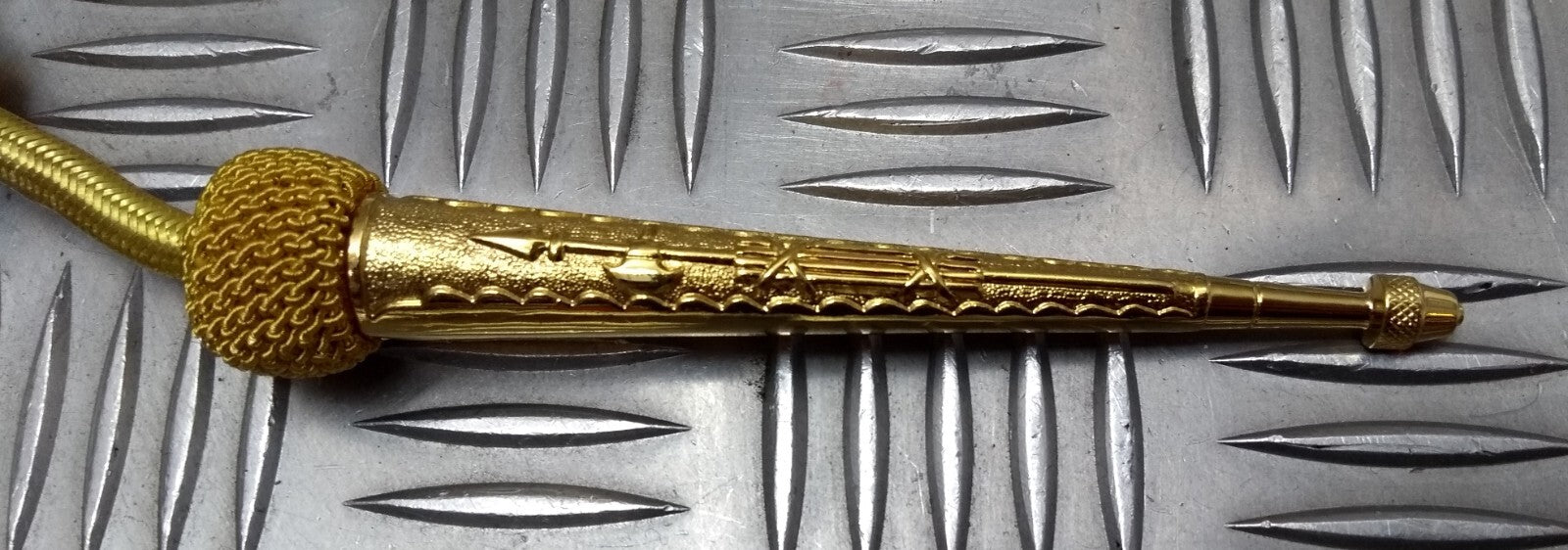 Bahrain Ceremonial Aiguillette Officers Lanyard Metallic Gold Insignia Tip Ends