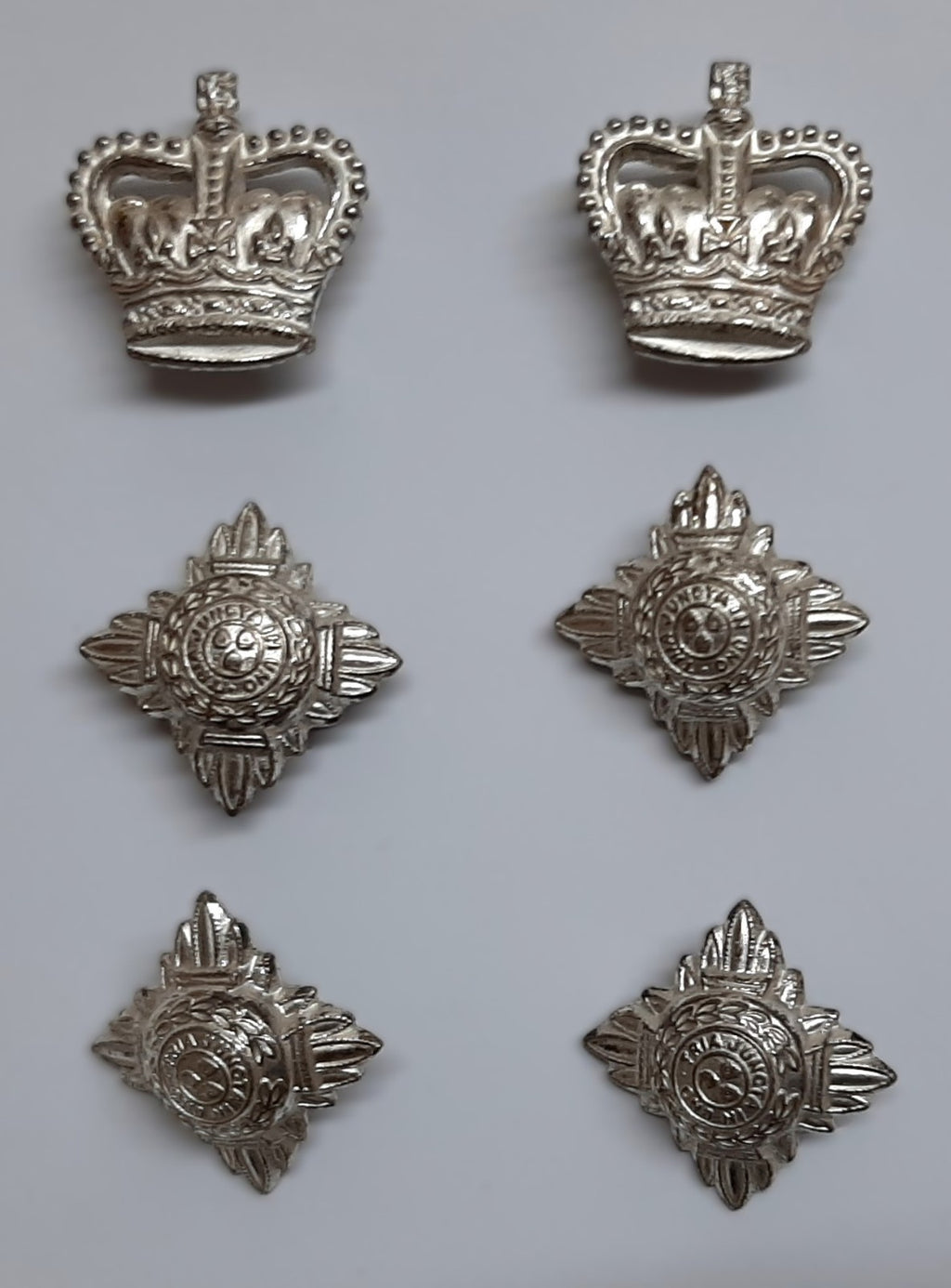 Epaulette Badges Vintage Shoulder Pips and Crowns (LT) Army Silver Coloured