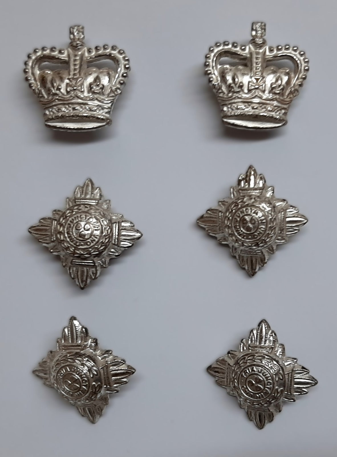 Epaulette Badges Vintage Shoulder Pips and Crowns (LT) Army Silver Coloured
