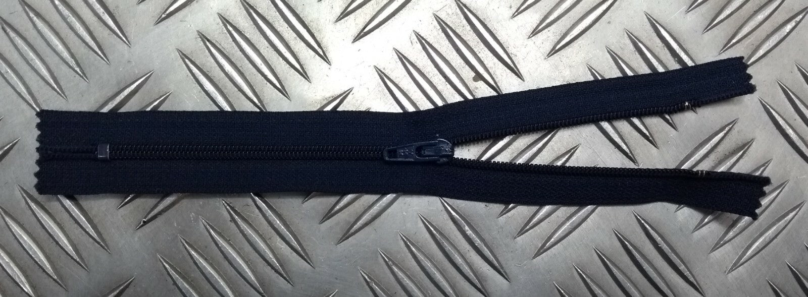 18cm Closed End YKK Zip Zipper RN Navy Blue