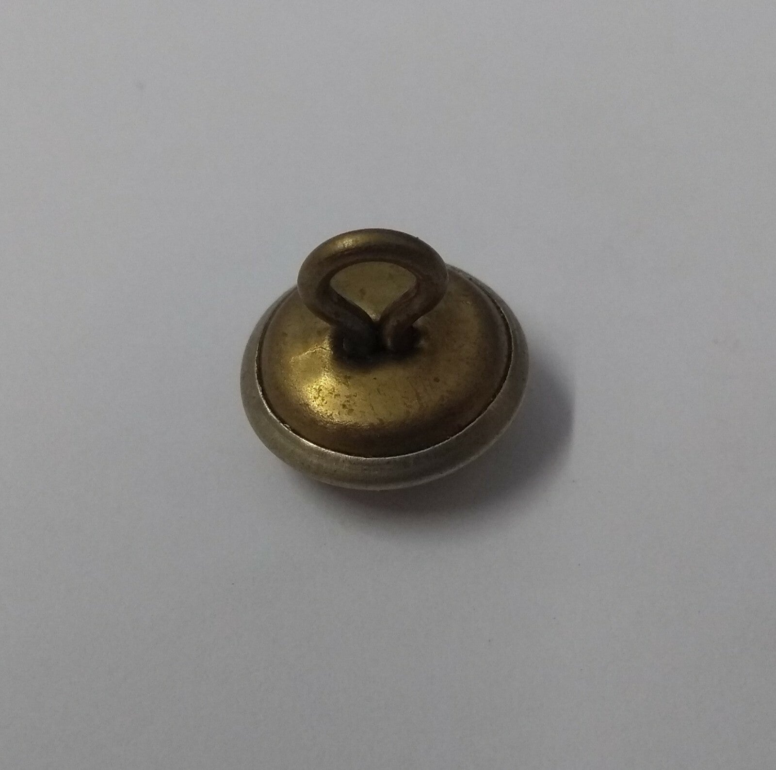 Genuine British Made Bahrain Obsolete Insignia Nickel Ring Buttons X2 ASBT237