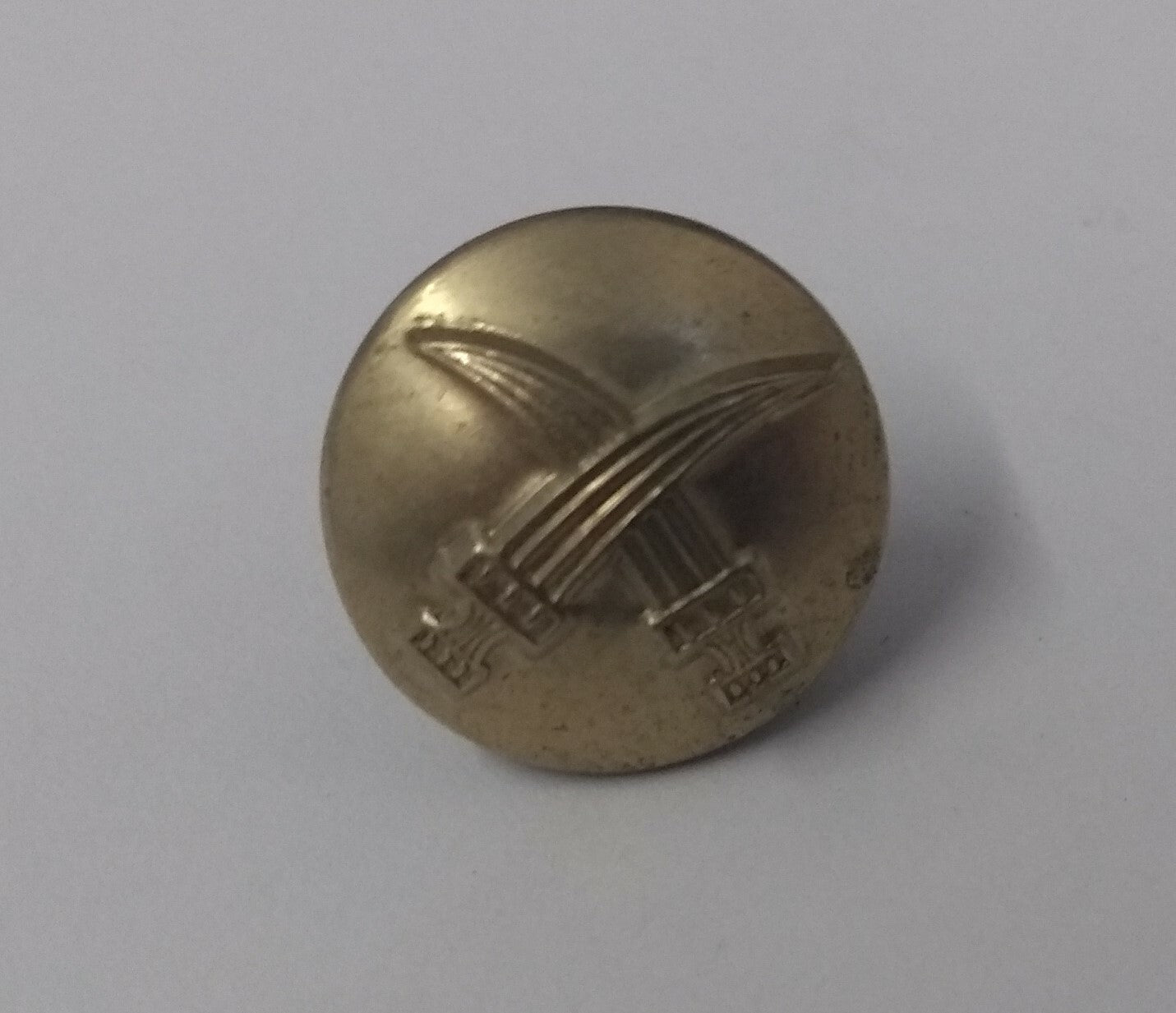 Genuine British Made Bahrain Obsolete Insignia Nickel Ring Buttons X2 ASBT237