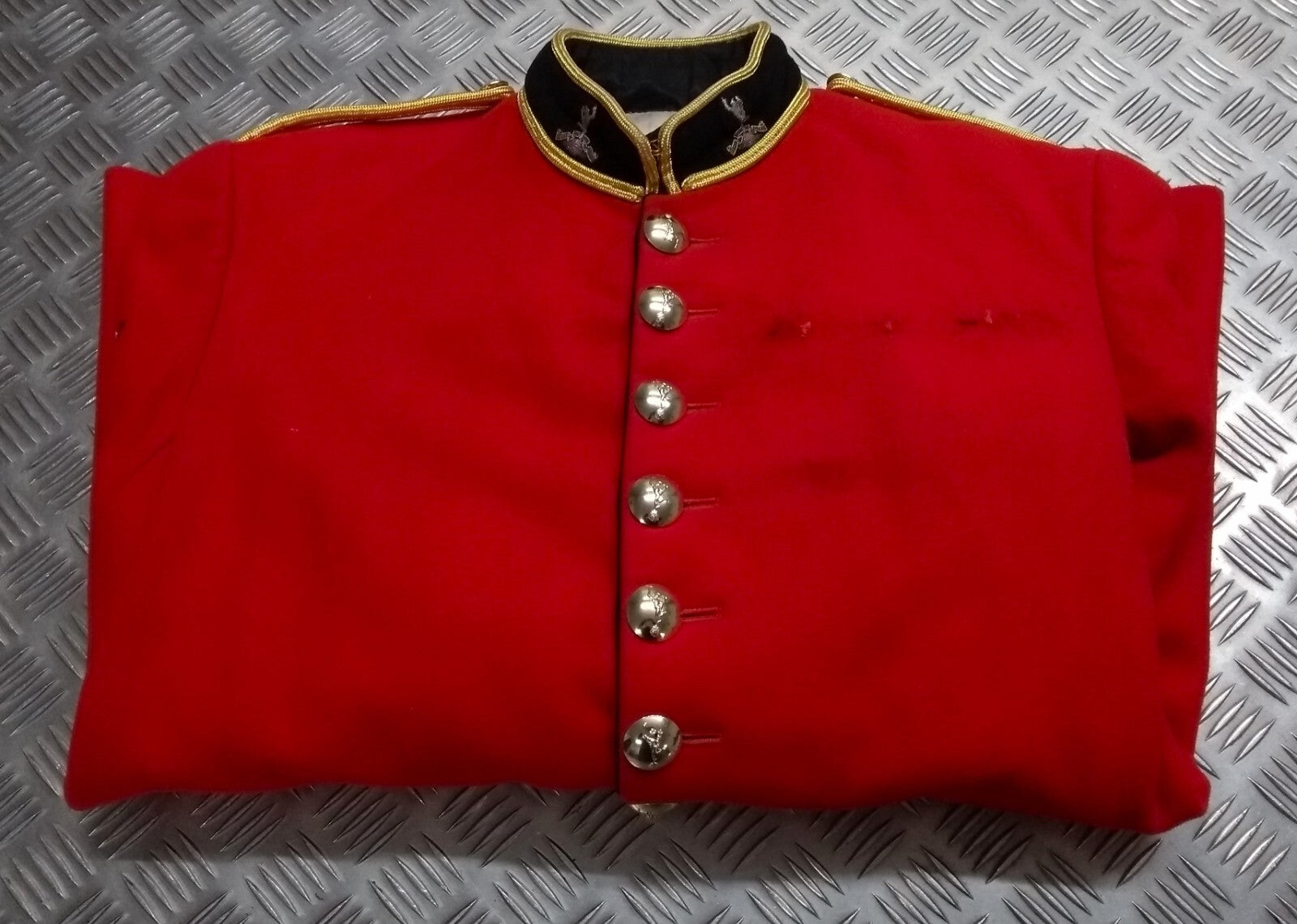 British Army Red Tunic Bandsman's R.SIGS Band With Badges Good Size