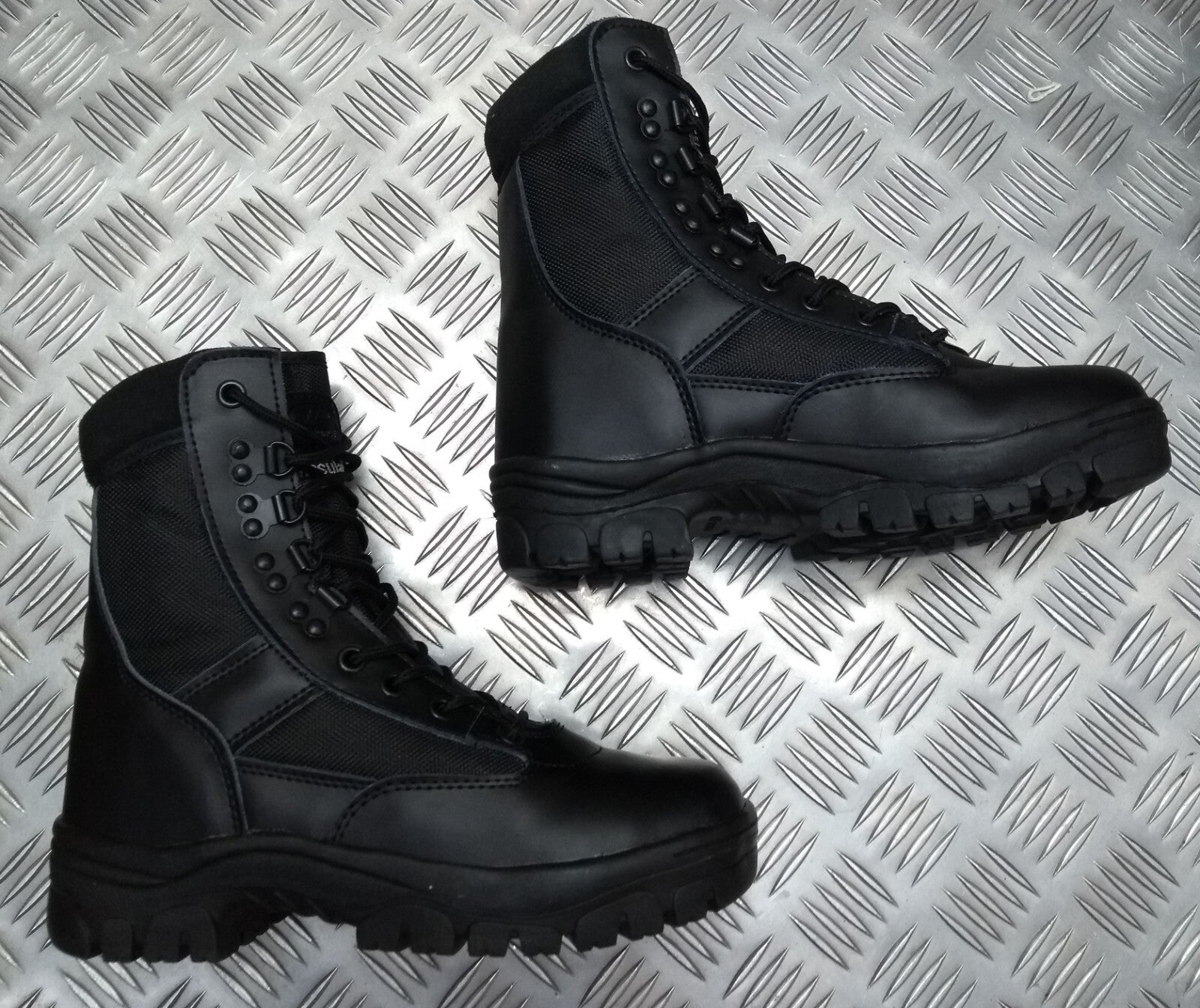 Lightweight Combat Boots With Shock Absorbing Anti Slip Soles Highlander UK4