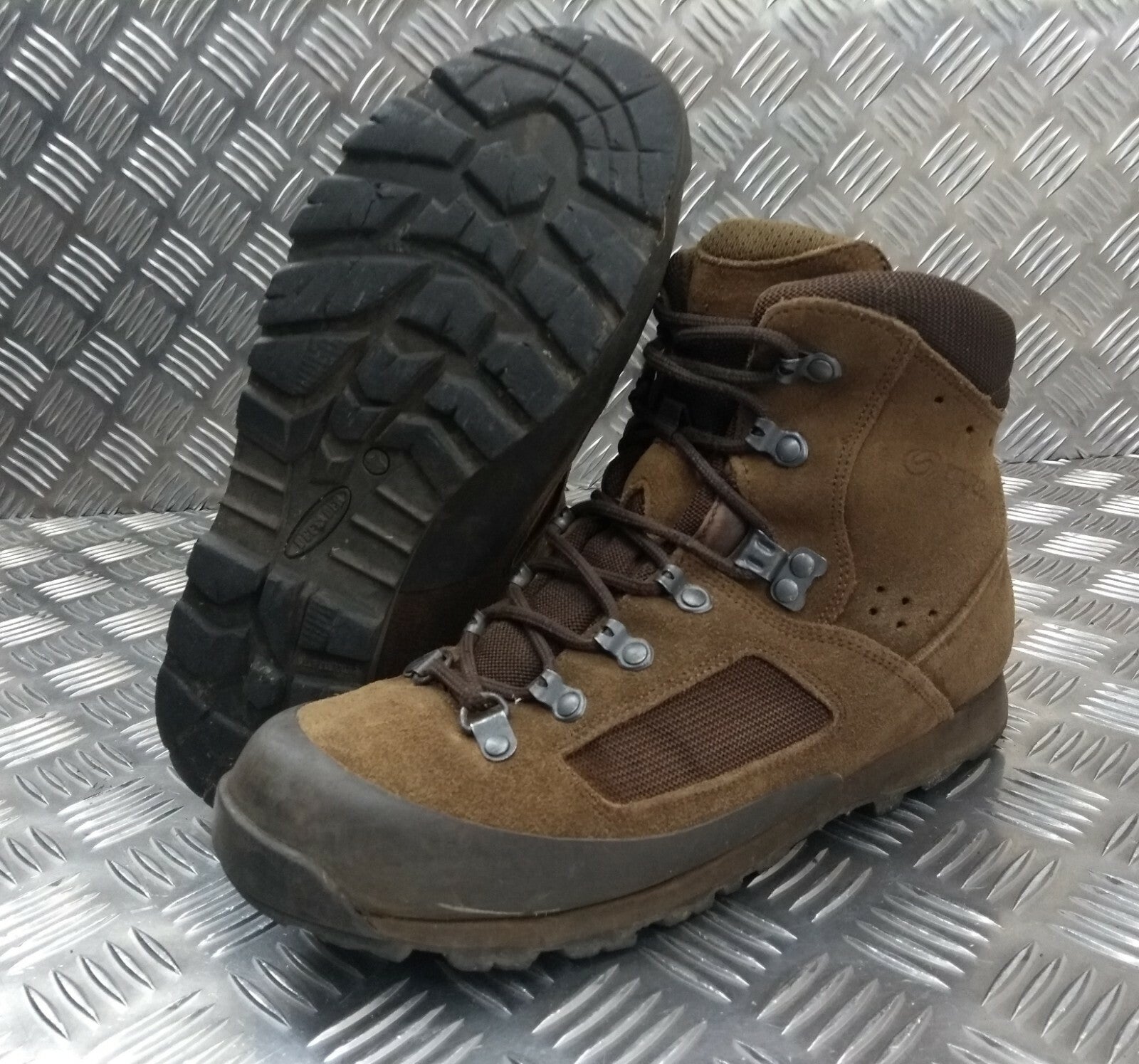 Army Style ITURRI Hi Liability Combat Boots Brown Suede Assorted Sizes