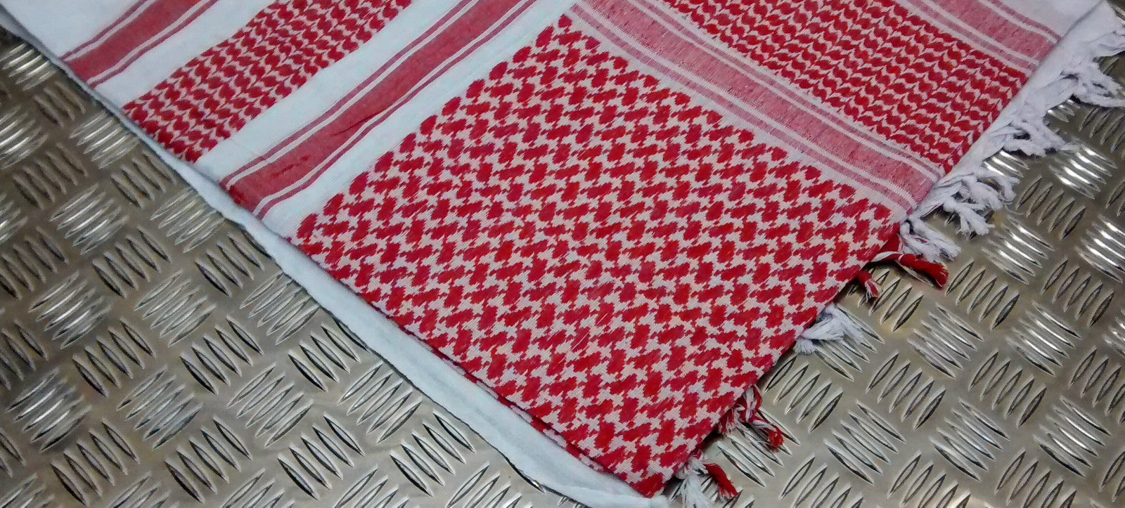 100% Cotton Shemagh / Arab Scarf / Pashmina / Wrap / Sarong. Red & White - NEW