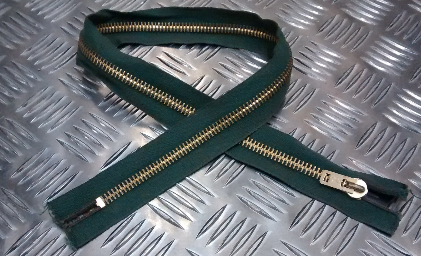Genuine Vintage British Army 25" Closed End Metal Zip / Zipper Green NZ - NOS