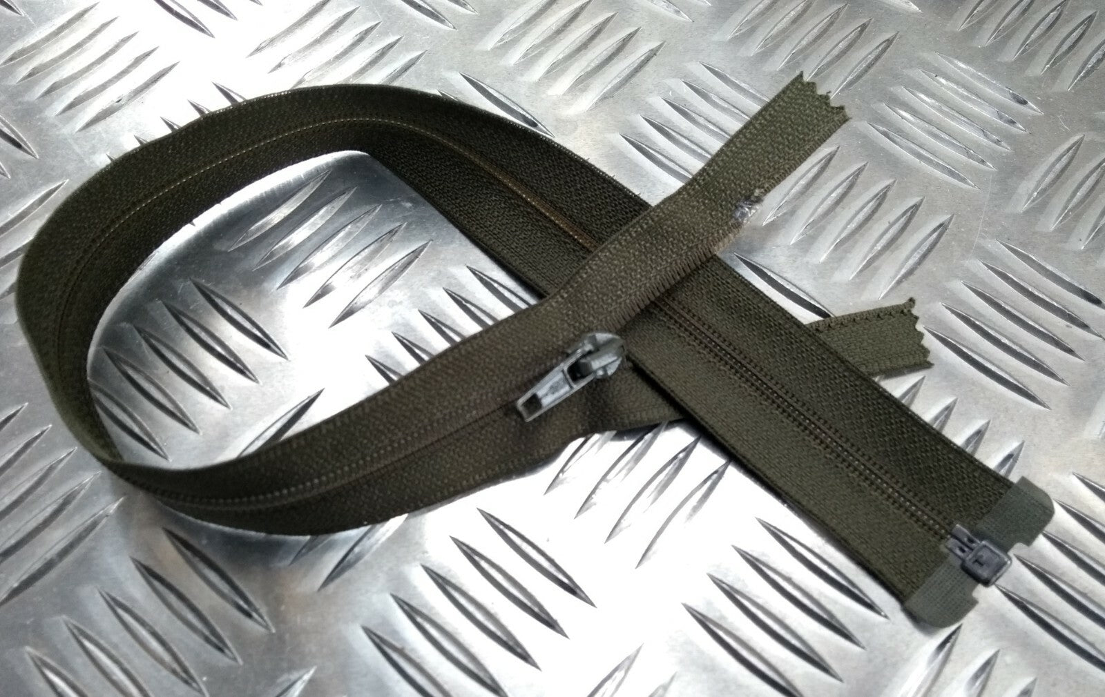 Genuine British Issue OPTI 44cm Open End Zip Zipper Army Green