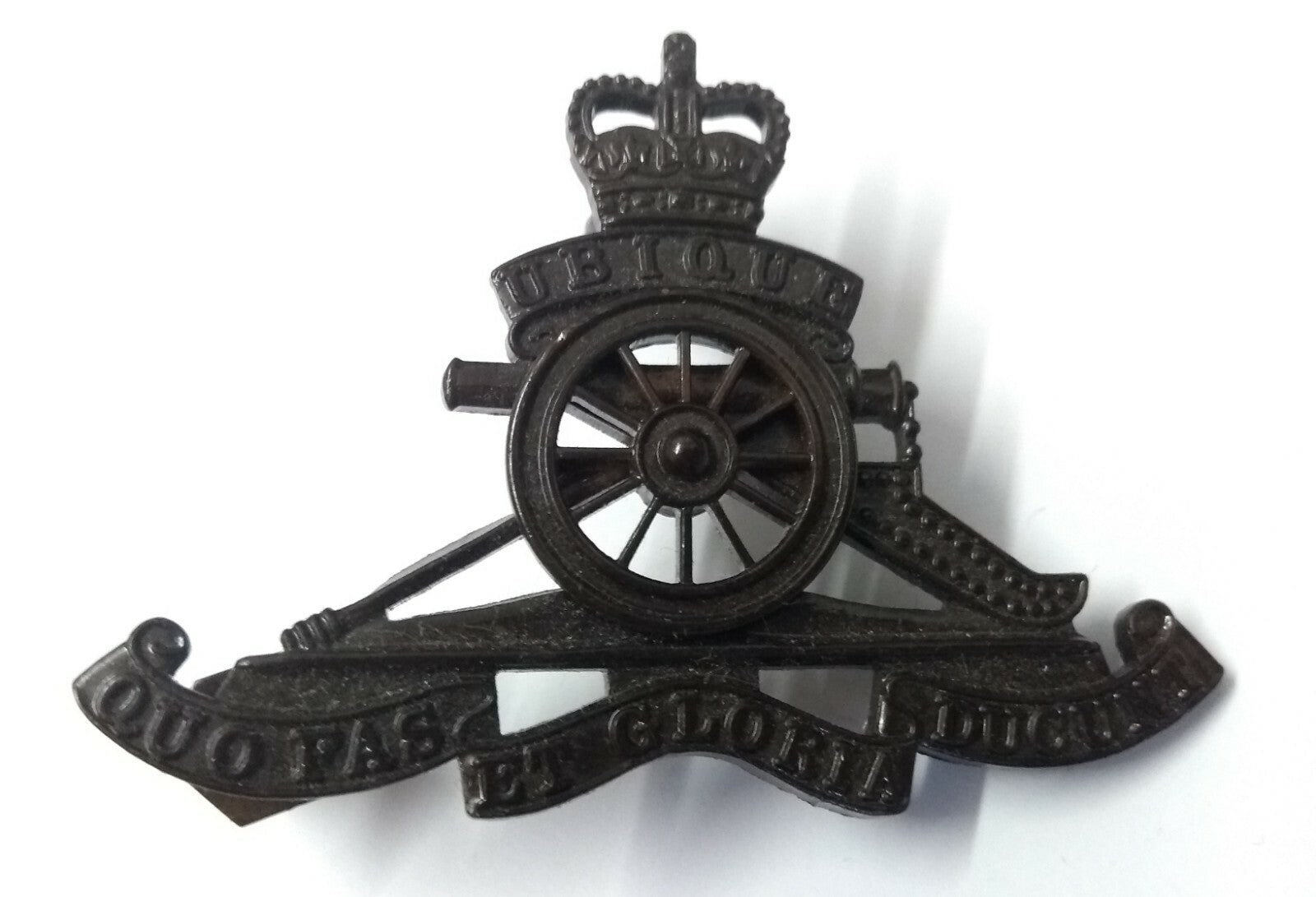 Genuine British Army No2 RA Royal Artillery Bronzed Insignia Pouch Badge