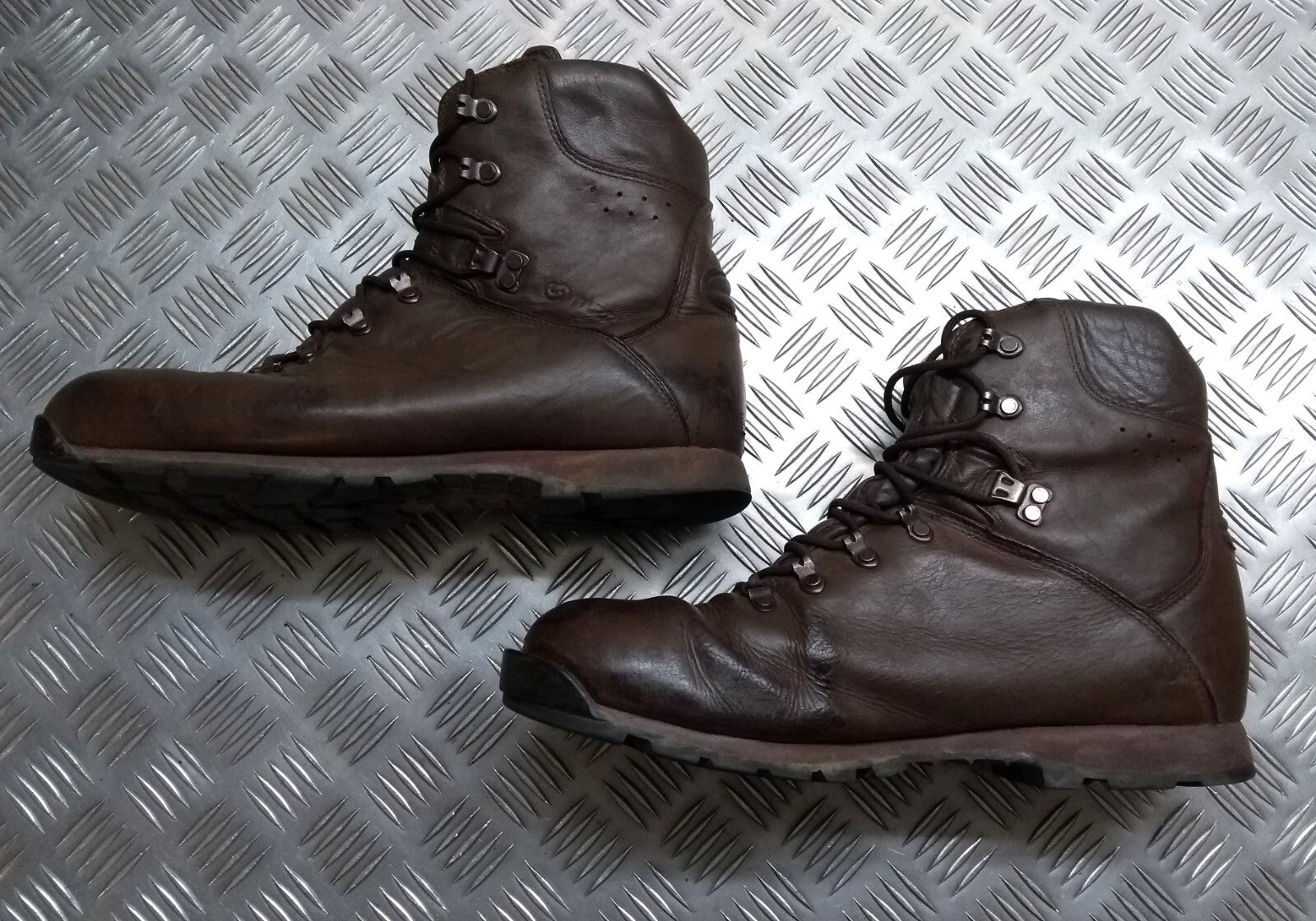 ITURRI Patrol Boots Army Tactical & Recognisance Lightweight UK 13M FAULTY