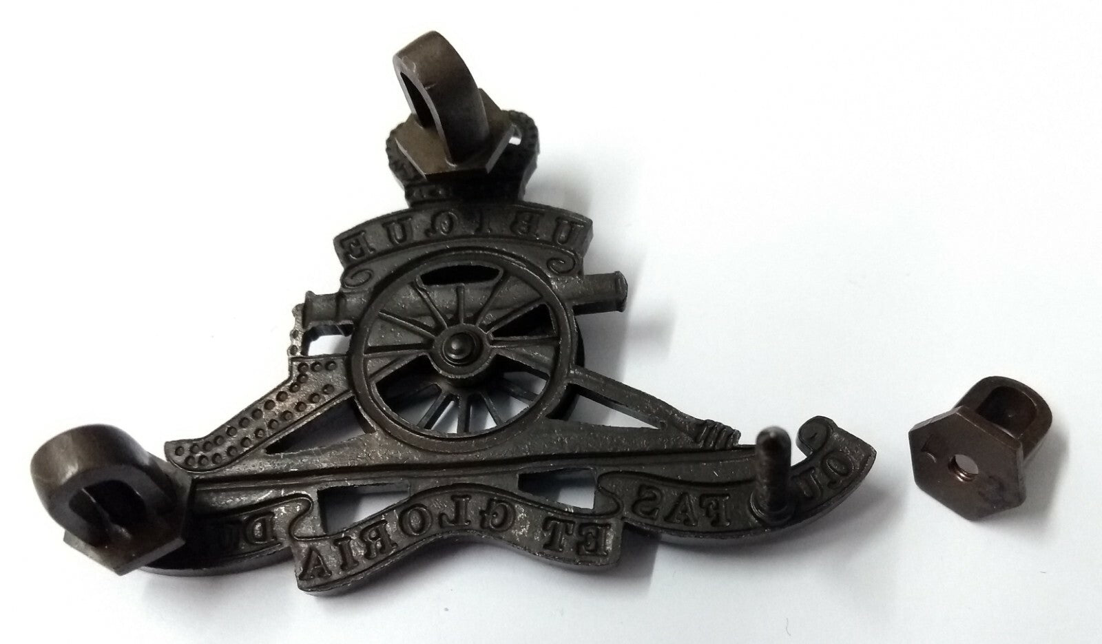 Genuine British Army No2 RA Royal Artillery Bronzed Insignia Pouch Badge