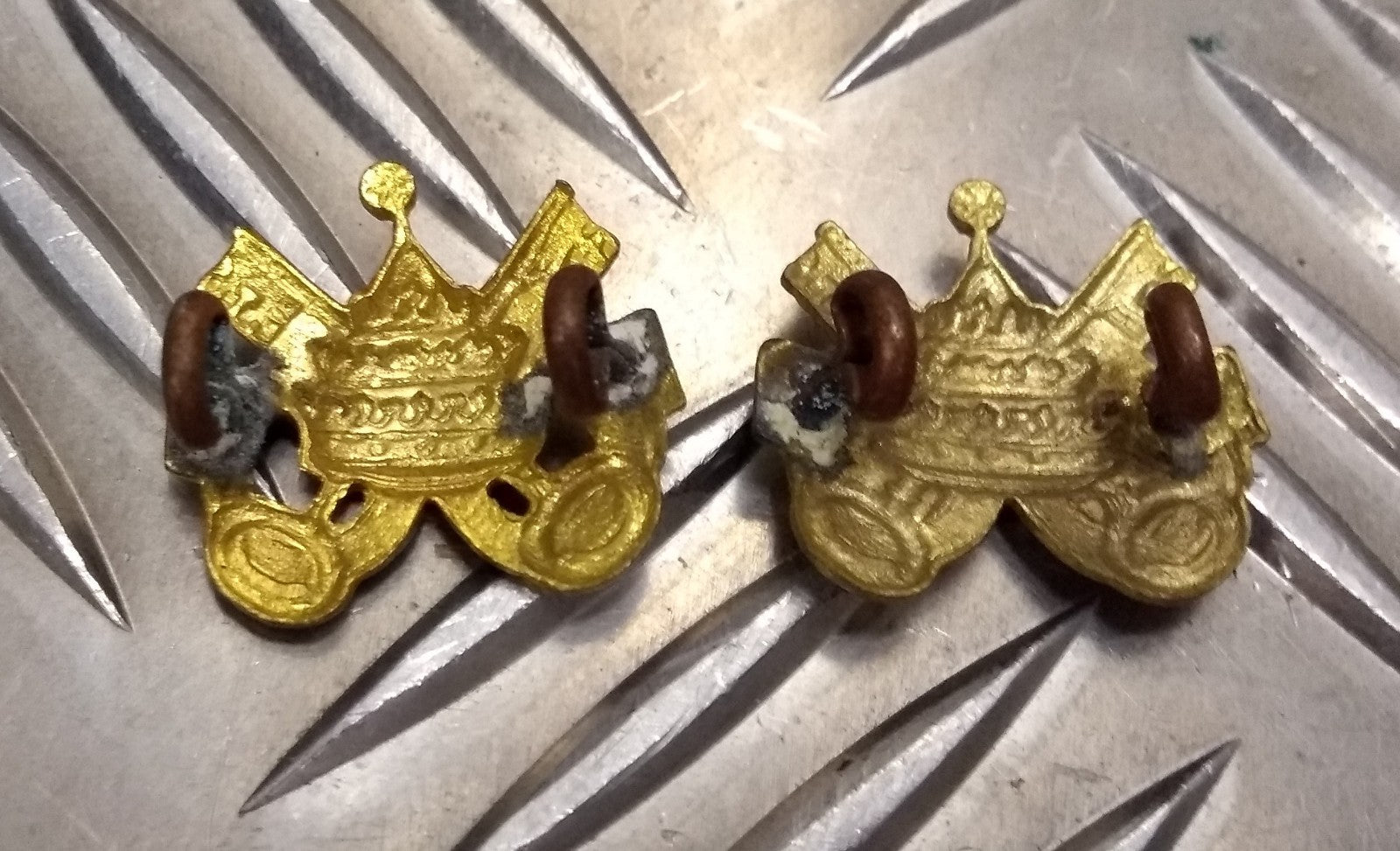Genuine Vintage Issued Activities Cross Keys Small Collar badges 1 Pair