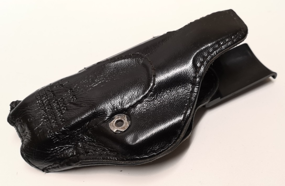 Safariland 27 Inside-the-Pants Black Leather Holster Right Hand with defect