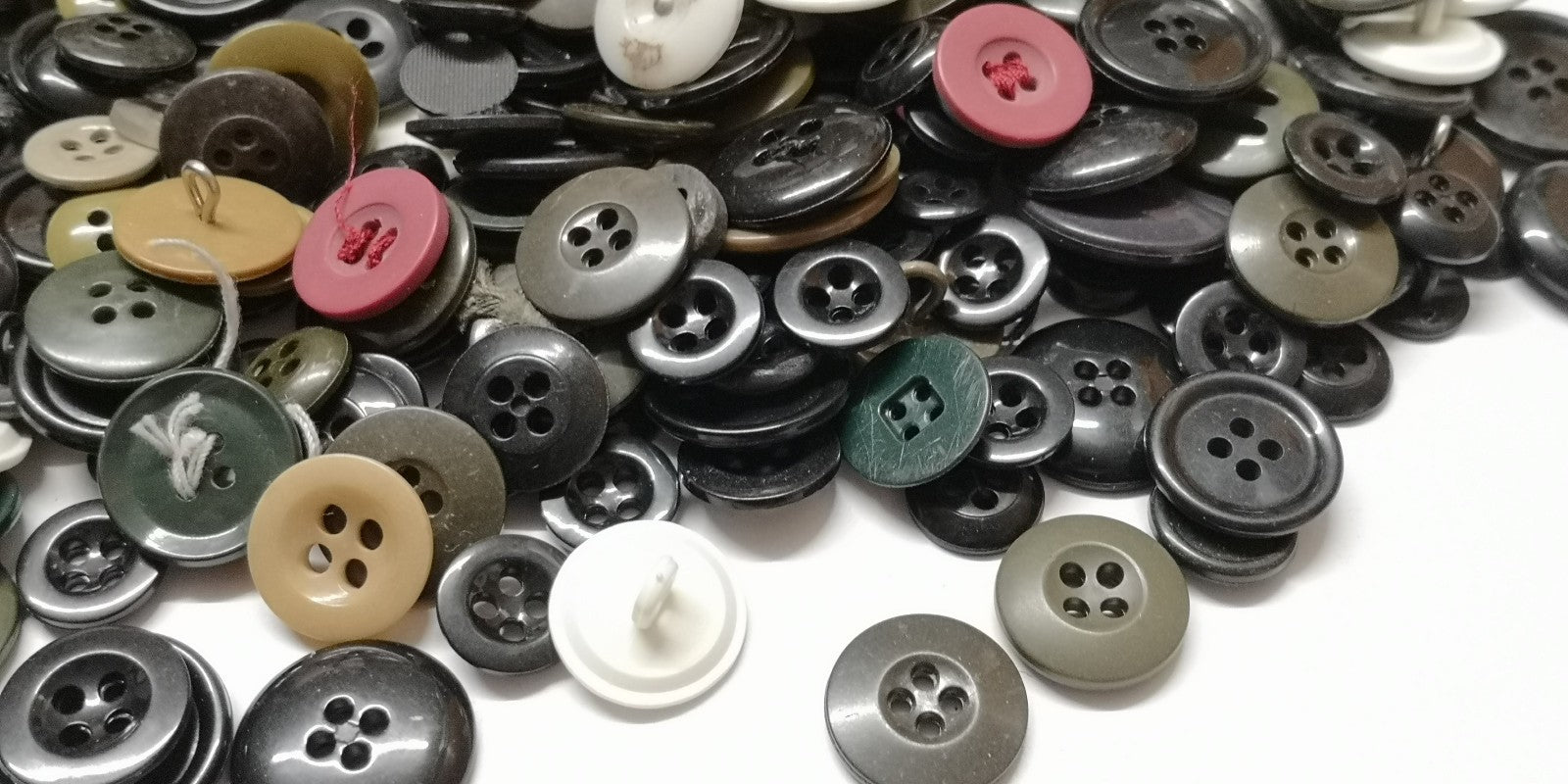 Vintage Style Unsorted Mixed Styles, Sizes & Colours Buttons 500g Lot#29