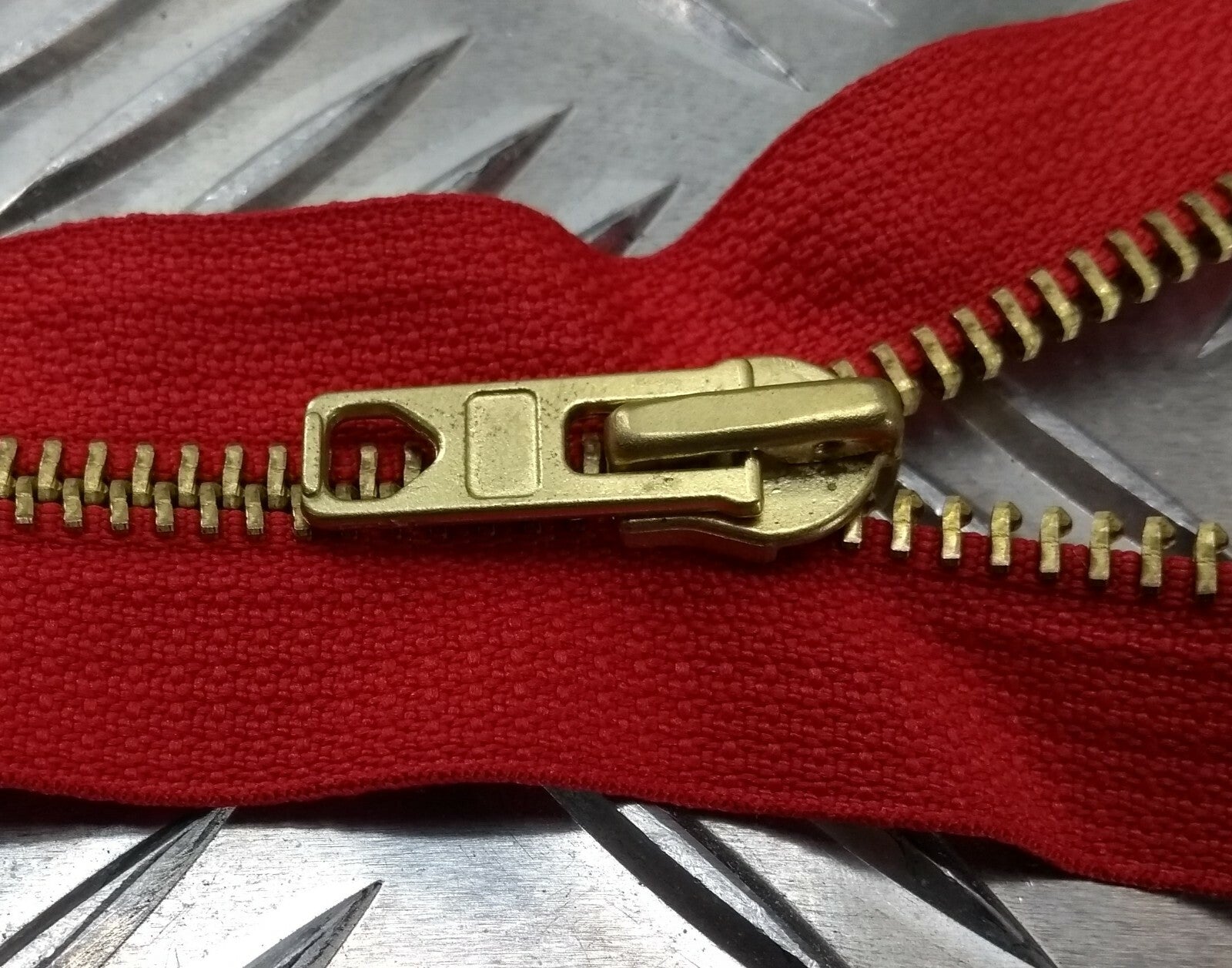 17.5cm Closed End Metal Red Zip Zipper