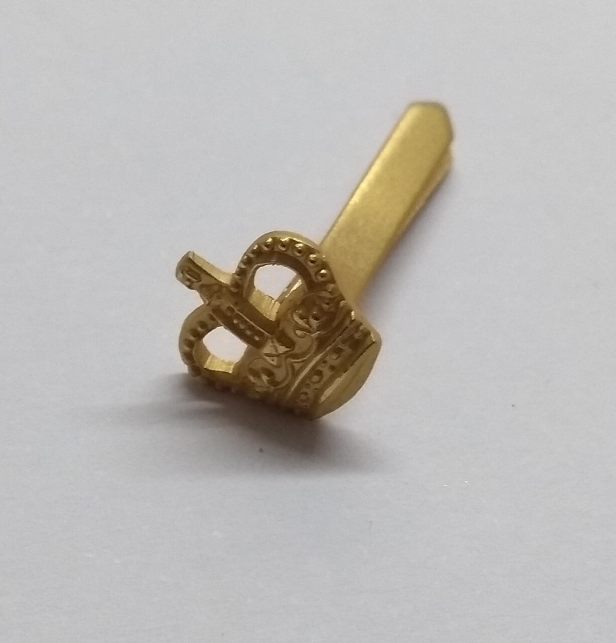 Signals Officer Crown For Hat / Cap Badges Gilt Plated With Double Prong Fixing