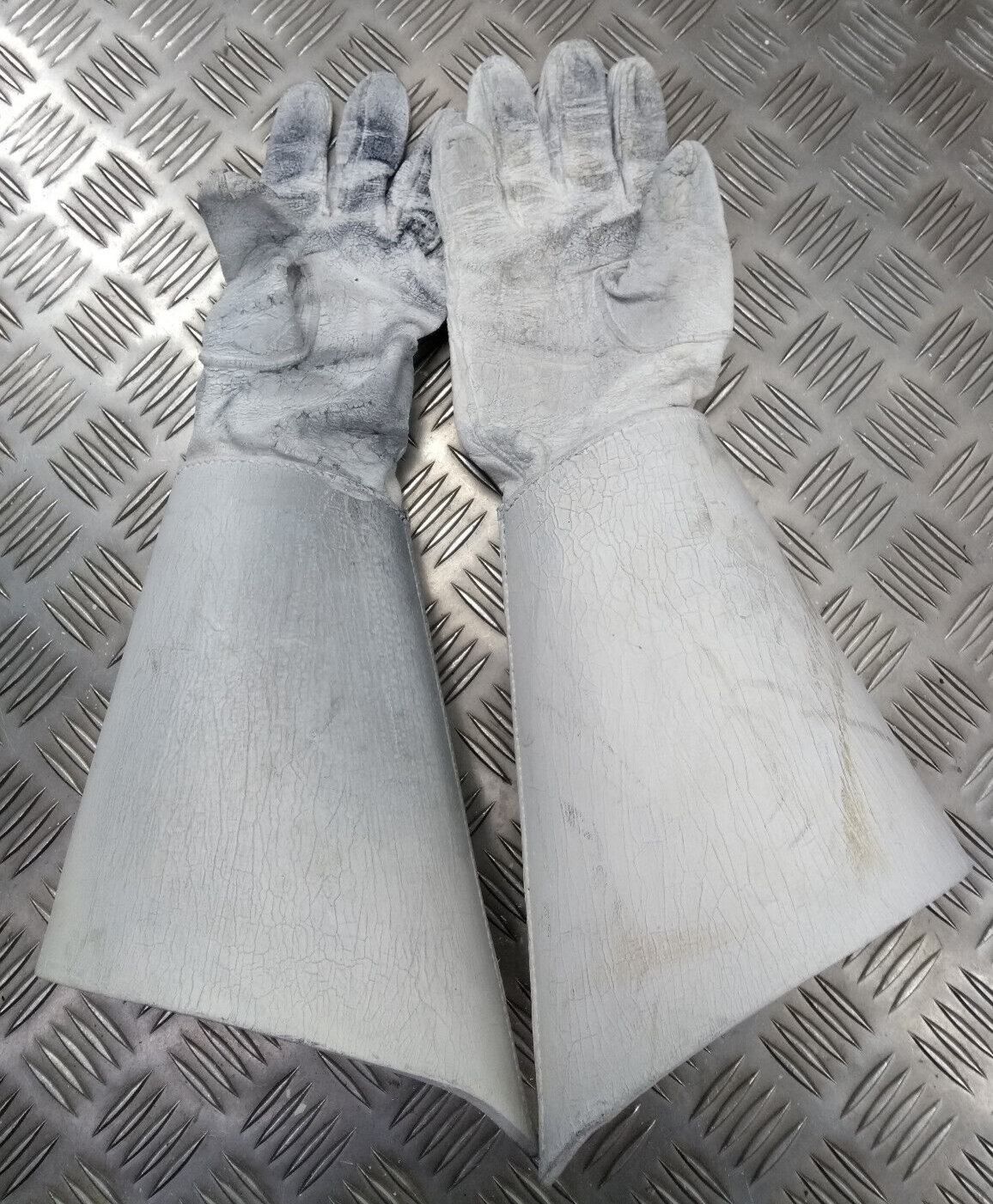 British Army Household Cavalry White Leather Gauntlet Parade Gloves Size 9.