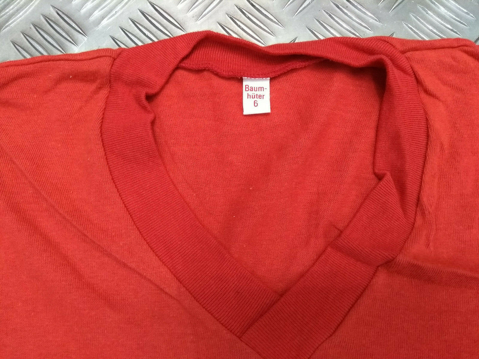 Genuine German 100% Cotton Red Short Sleeve V-neck T-shirt Medium, Baumhüter NEW