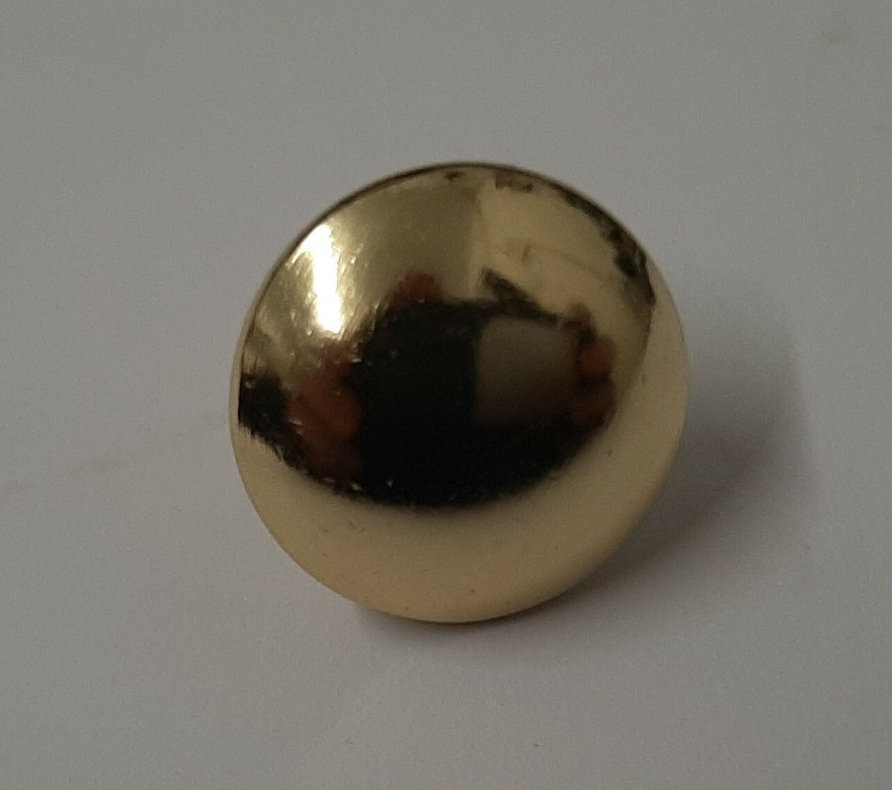 British Half Dome Gold Coloured Issue 22L Ring Back Buttons X2 ASBT308