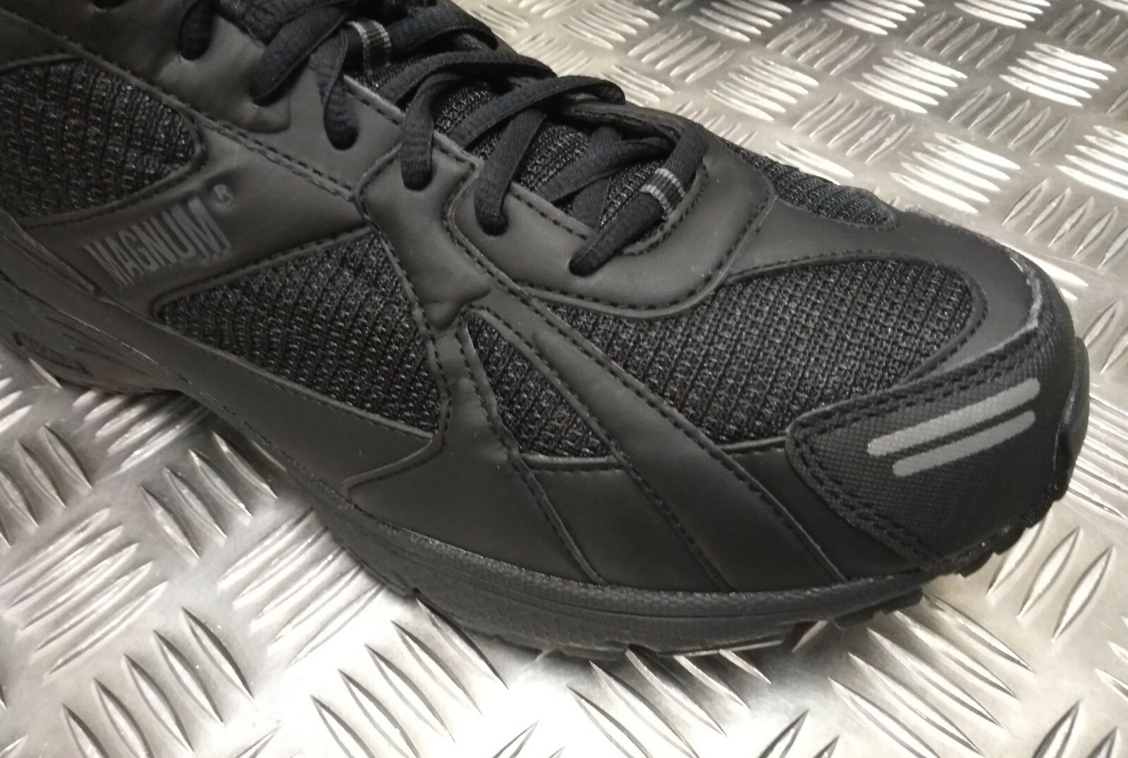 Magnum Trainers British Army Outdoor Issue Male Vibram Sole Black