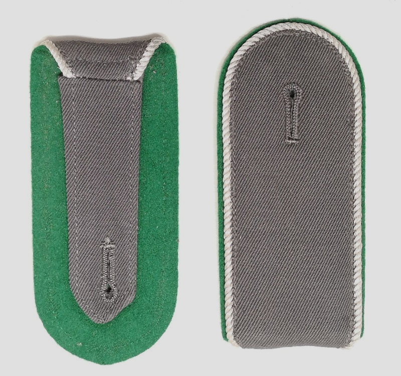 German Shoulder Boards Epaulettes Grey with Silver Edge on Green