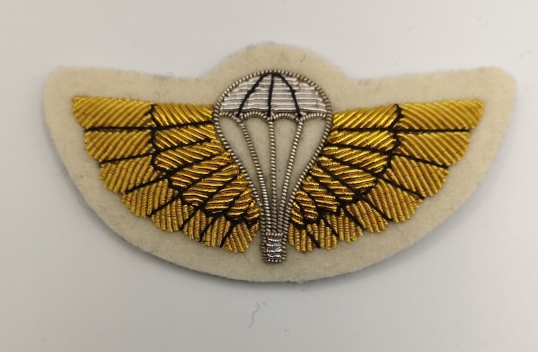 Parachutist Wings Badge British Embroidered Gold on White Lancers