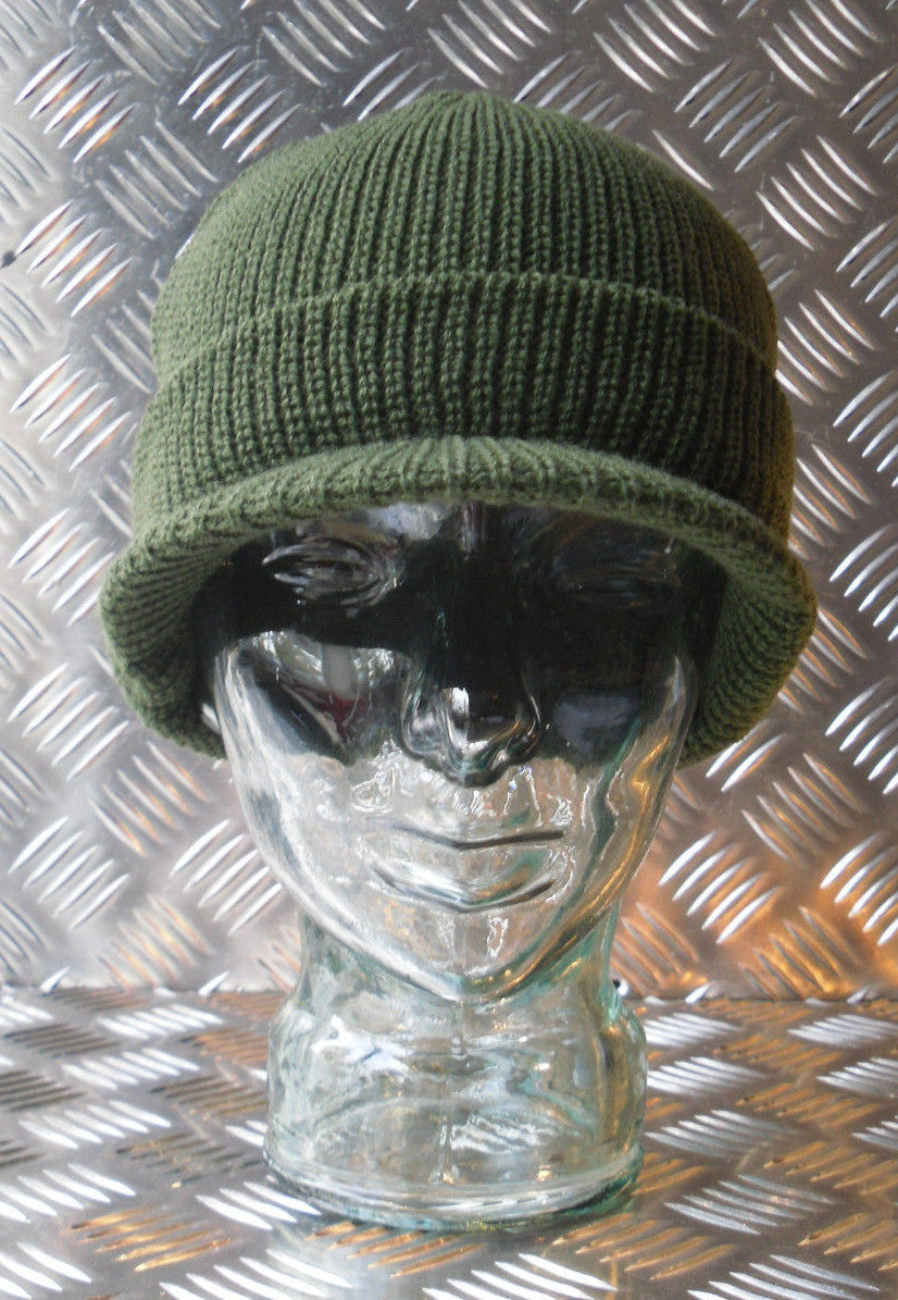 Green Peak / Peaked Beanie Hat / Radar Cap - One size - BRAND NEW