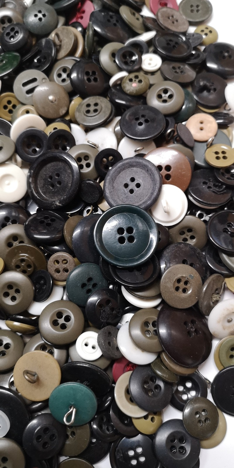 Vintage Style Unsorted Mixed Styles, Sizes & Colours Buttons 500g Lot#28