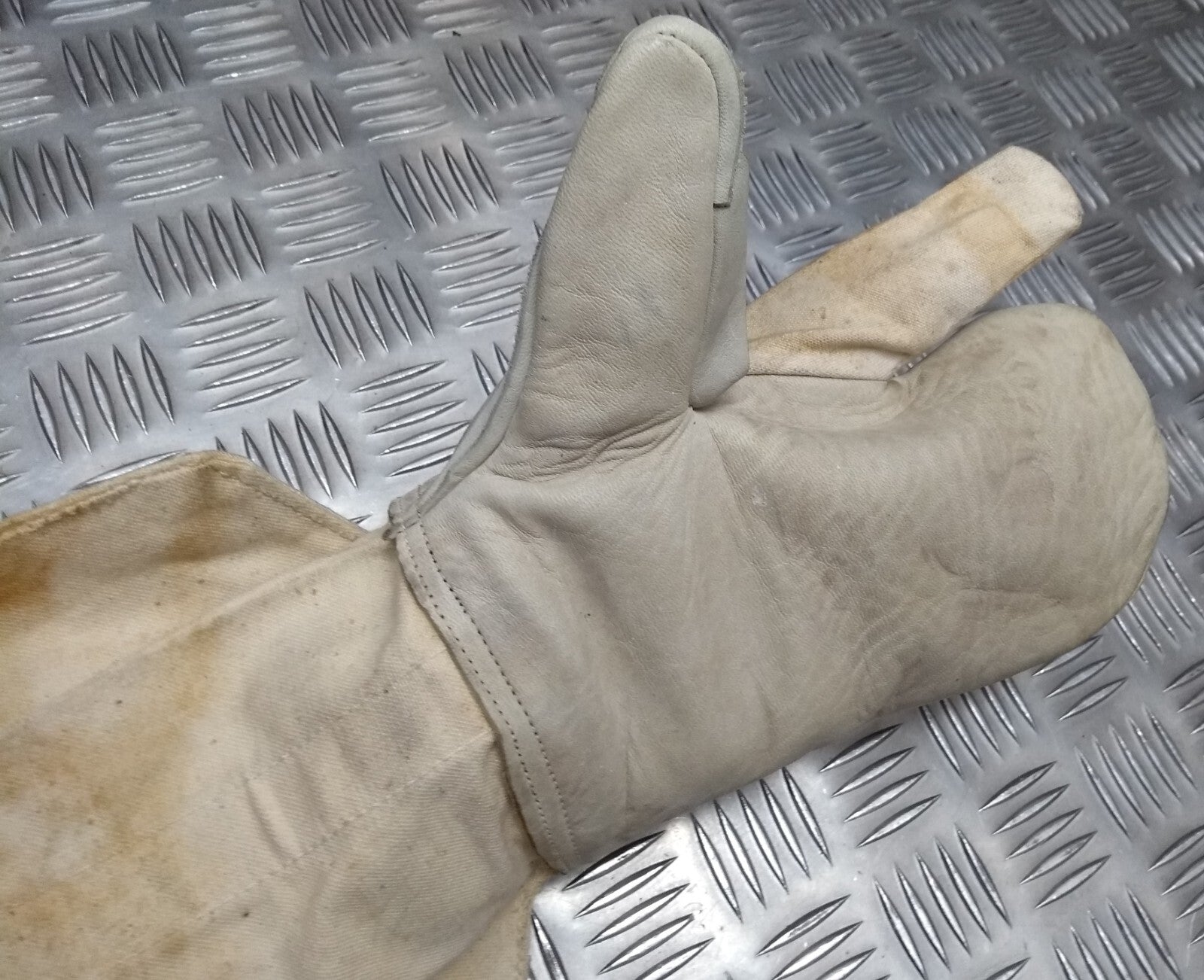 Vintage Arctic Mitts British Army issue Canvas & Chrome Leather & Trigger Finger