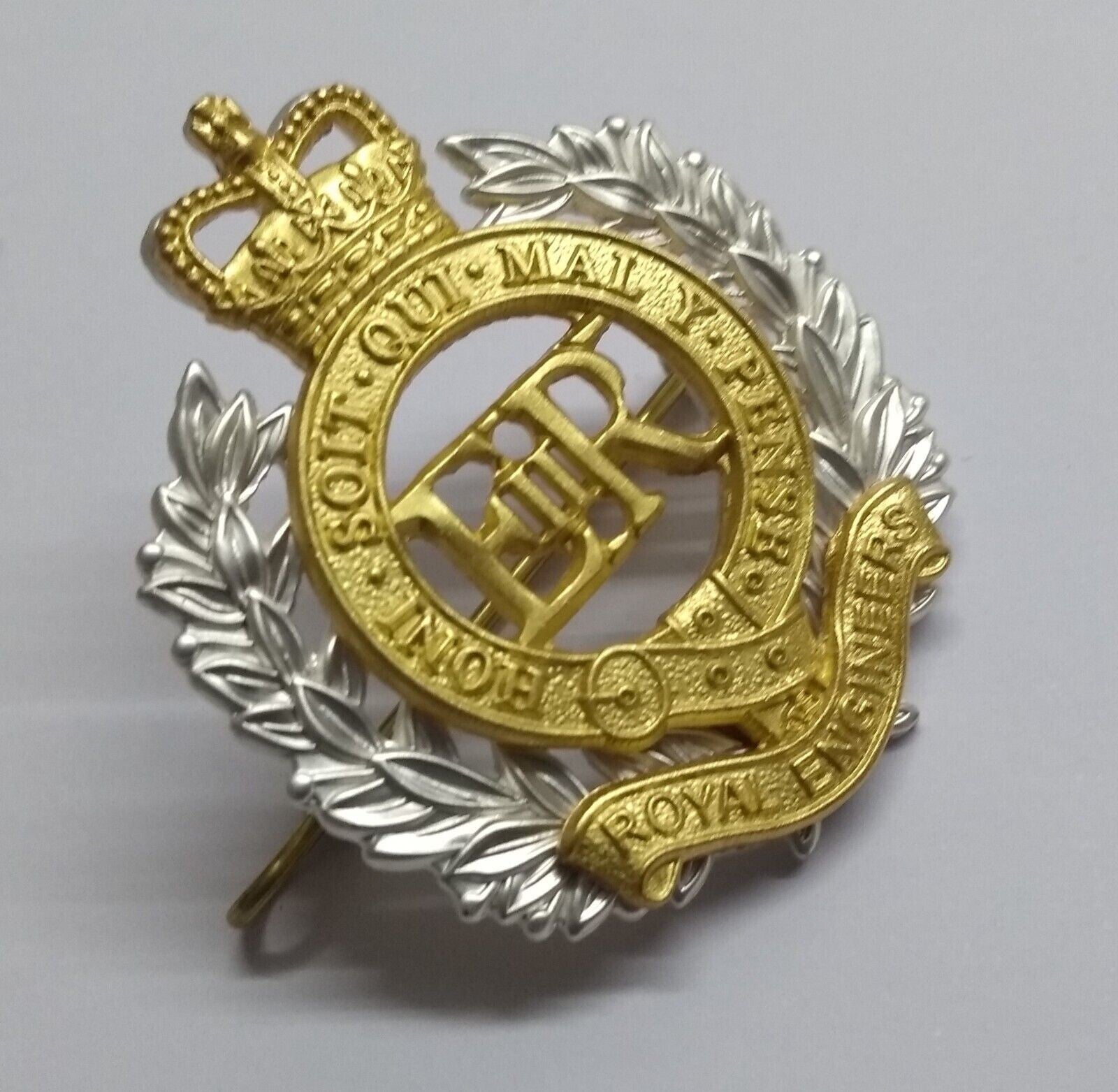 Royal Engineers Officers Hat / Cap Badge RE Genuine British Army Issue - NEW