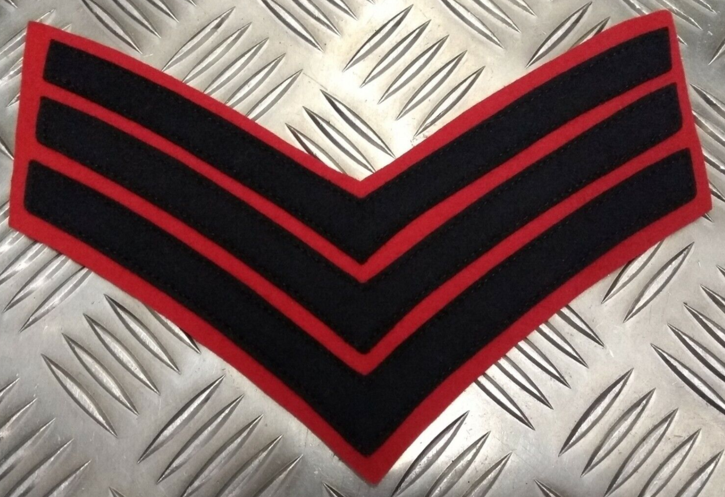 Genuine British Army Sergeant Rank 3 Chevrons Long Navy Blue on Red CVF03