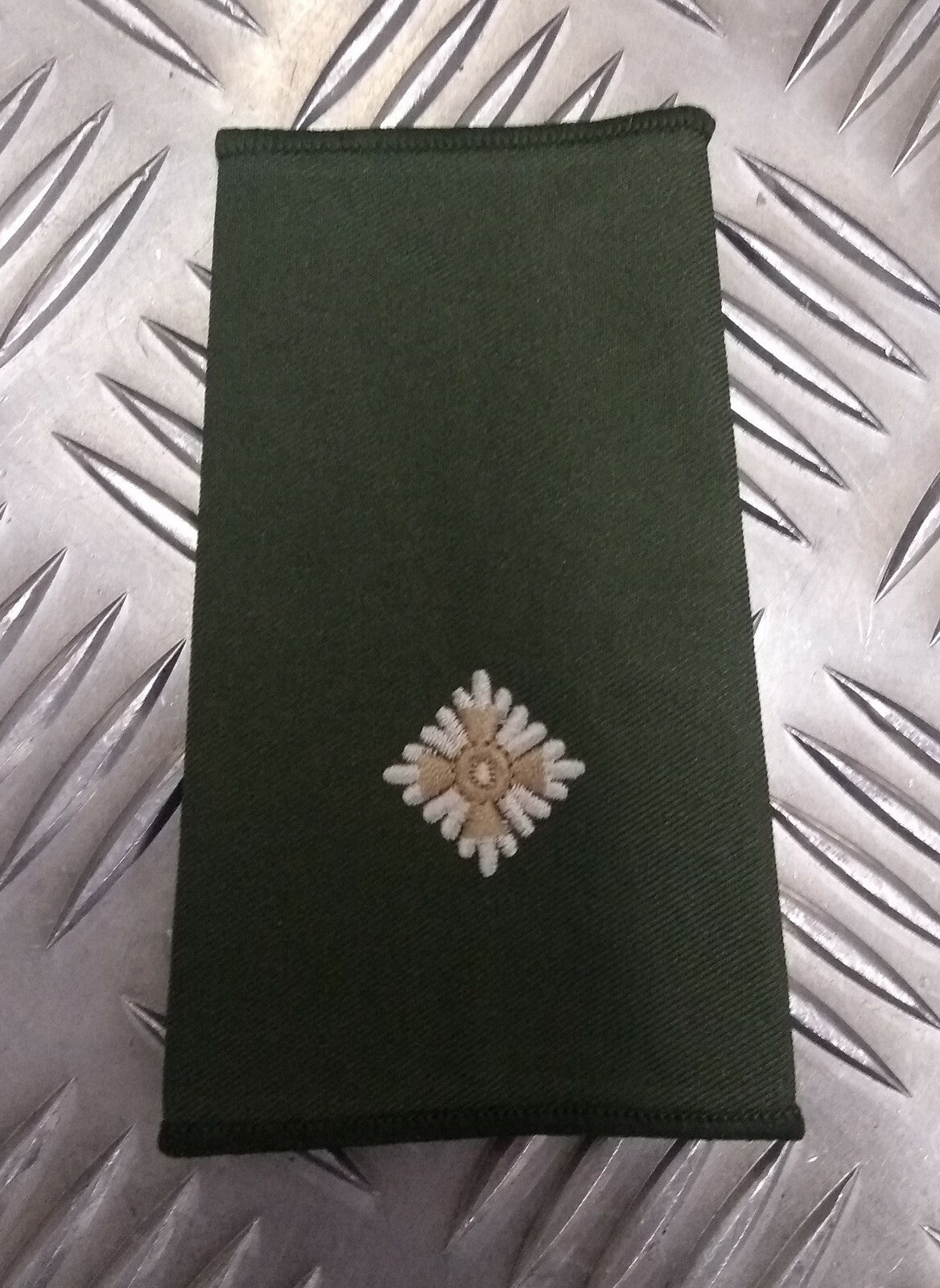 Genuine British Army OD Green 2nd LIEUTENANT Rank Slide / Epaulette - NEW