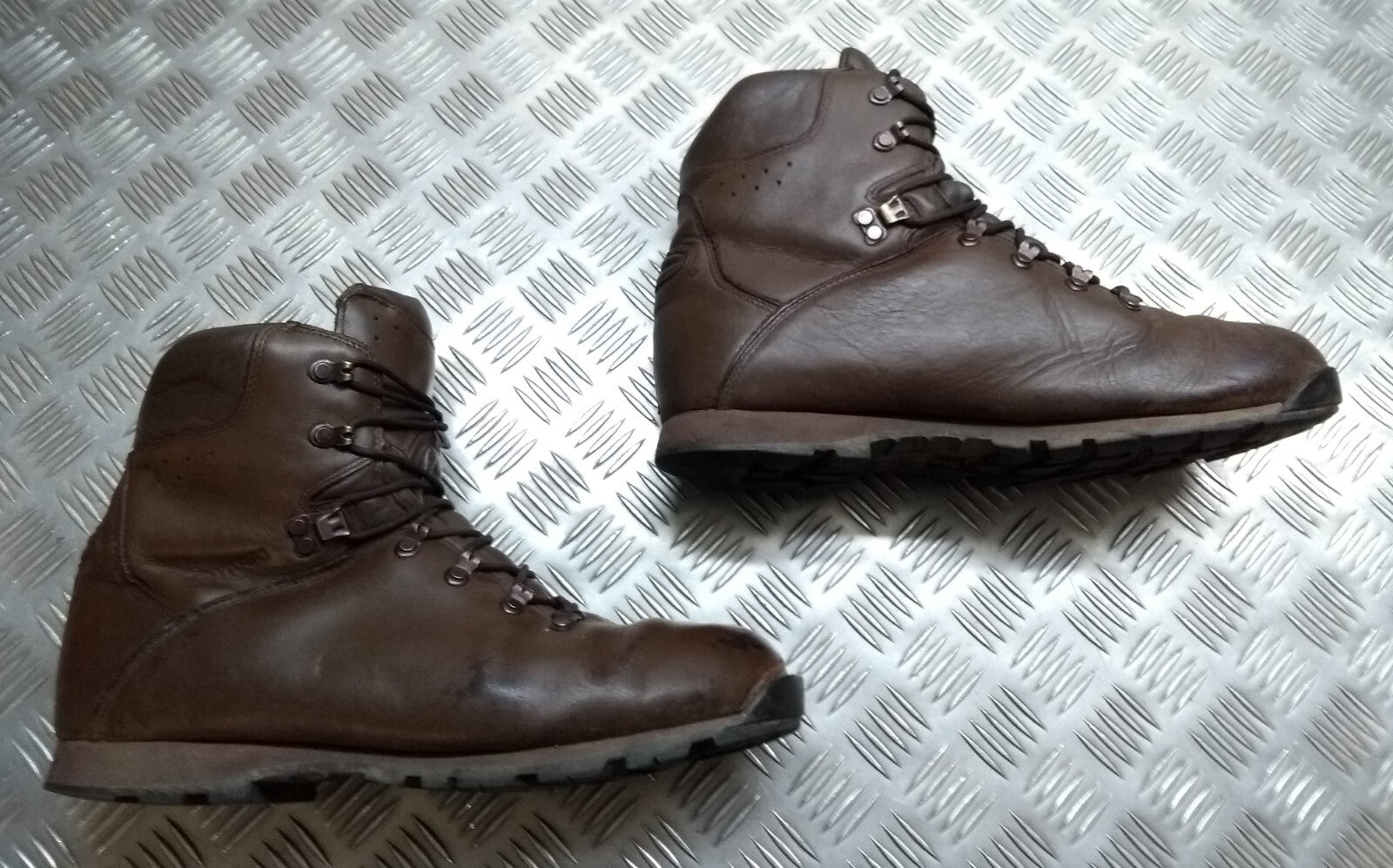 ITURRI Patrol Boots Army Tactical & Recognisance Lightweight UK 13M FAULTY