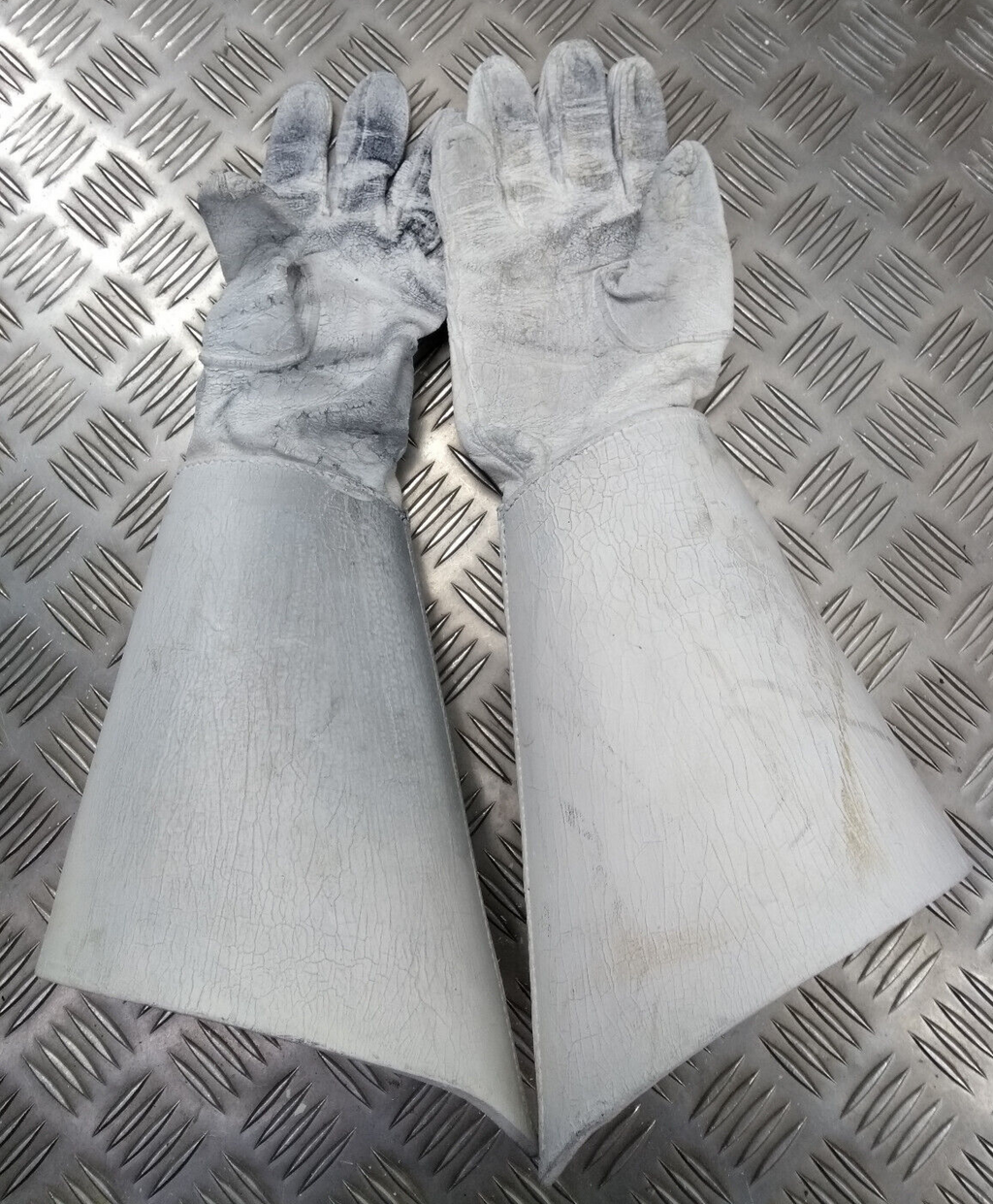 British Army Household Cavalry White Leather Gauntlet Parade Gloves Size 9.