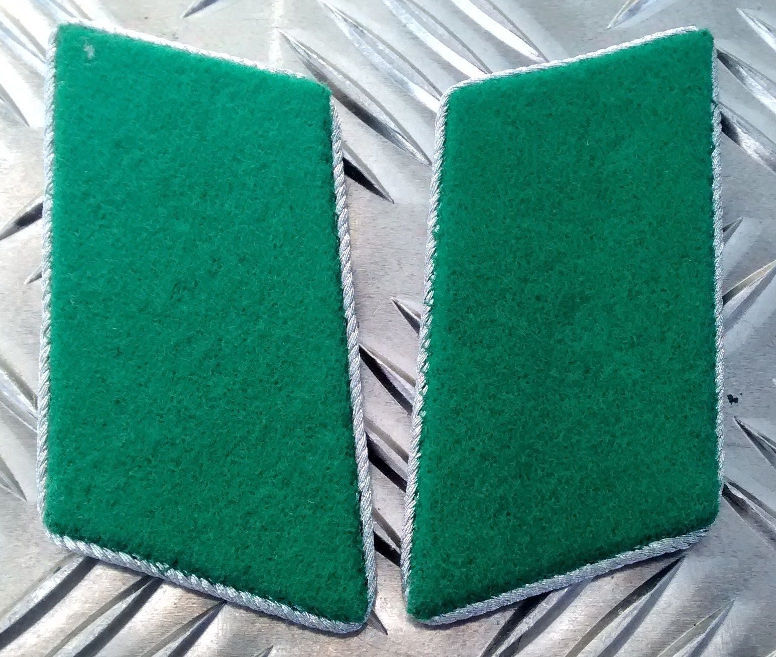 Gorgets Collar / Shoulder Dress Uniform Tabs Green With Silver Braided Border L