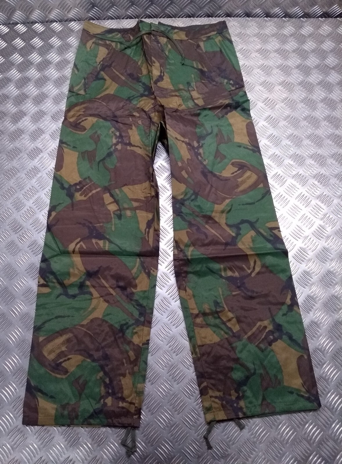 Army Waterproof Trouser old pattern British DP / DPM woodland Camo 90cm - NEW