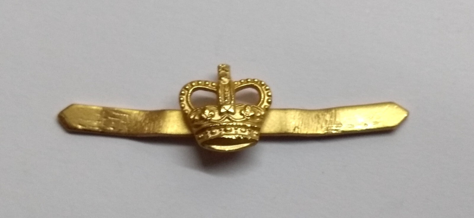 Signals Officer Crown For Hat / Cap Badges Gilt Plated With Double Prong Fixing