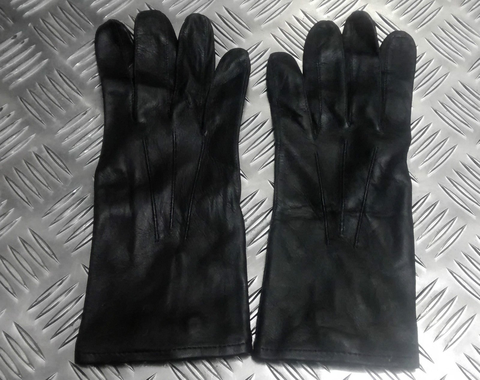 British Woman's Black or Brown Leather 3 Dart Parade Gloves
