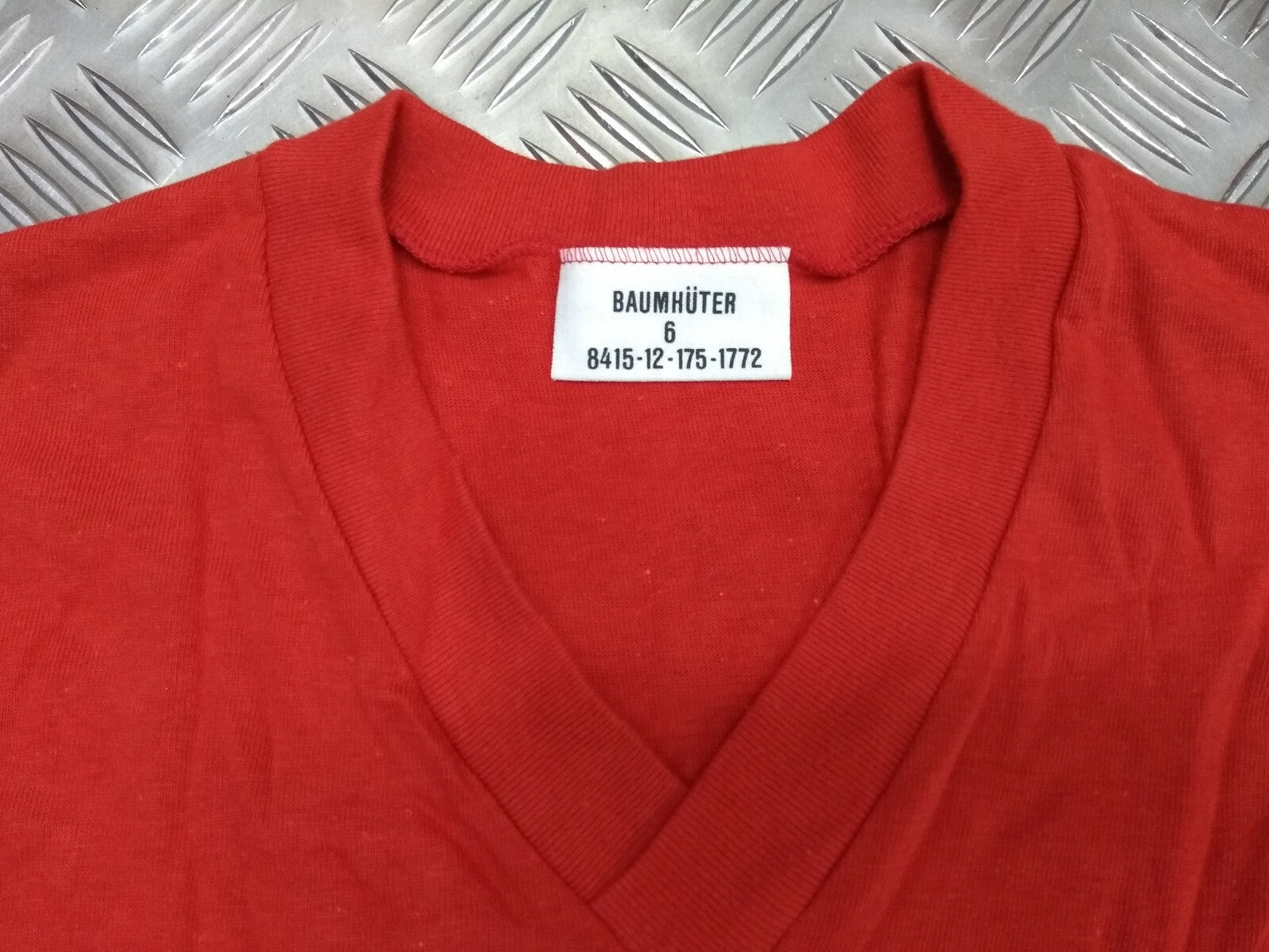 Genuine German 100% Cotton Red Short Sleeve V-neck T-shirt Small, Baumhüter NEW