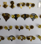 US & Other Metal Badges / Pins / Bars / Chevrons / Ranks x30 Assorted Joblot