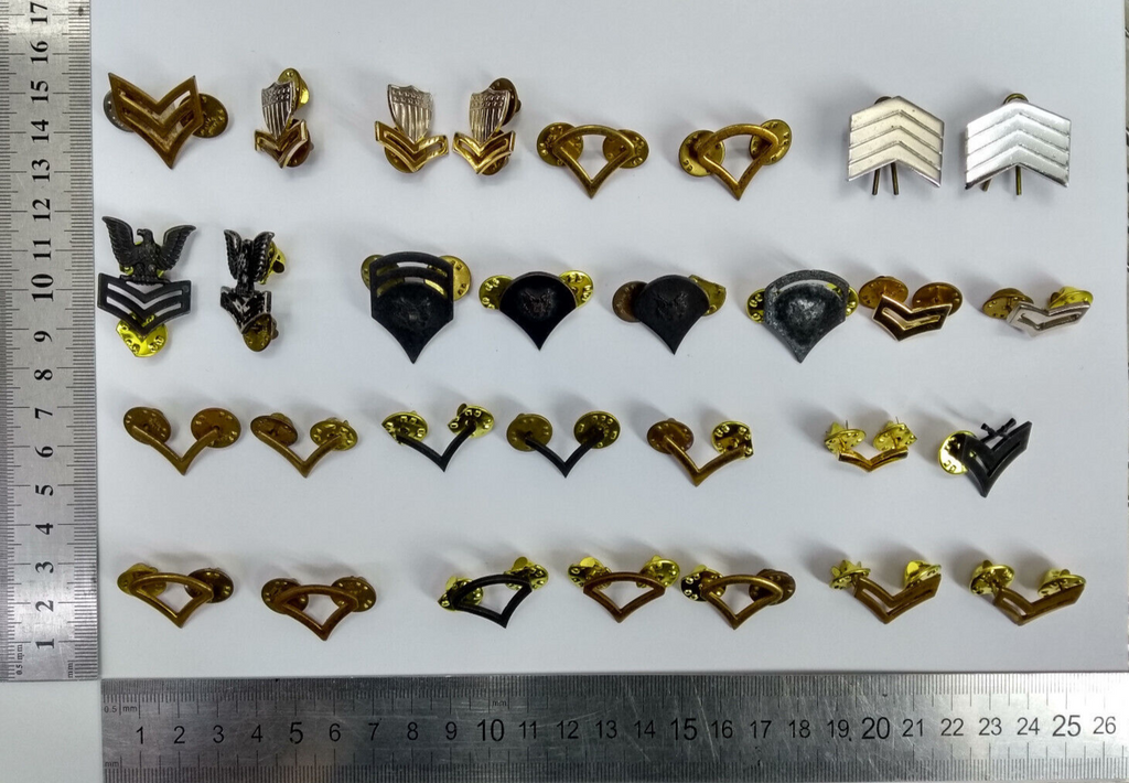 US & Other Metal Badges / Pins / Bars / Chevrons / Ranks x30 Assorted Joblot
