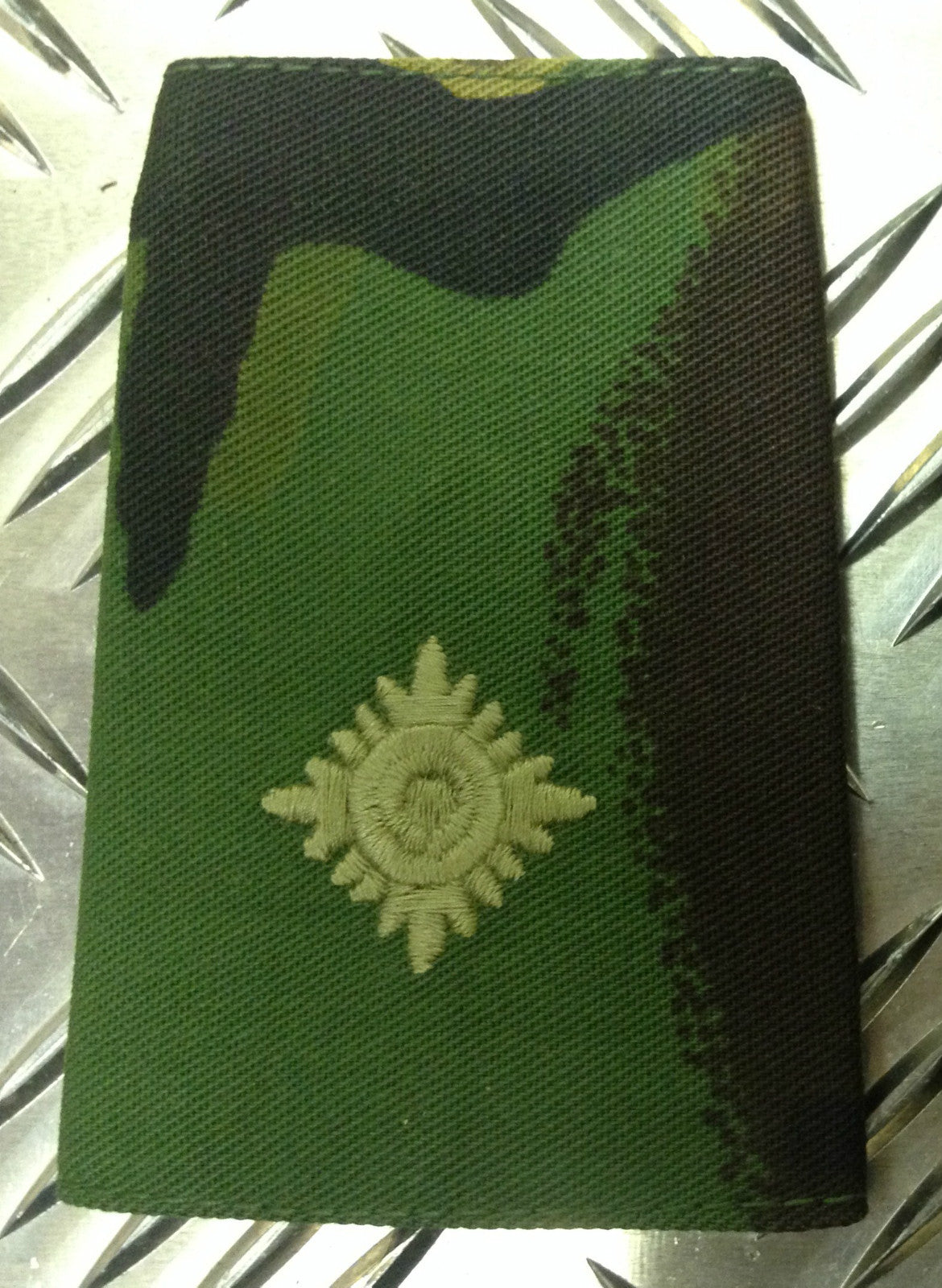 Genuine British Army Woodland Camo 2nd LIEUTENANT Rank Slide / Epaulette - NEW