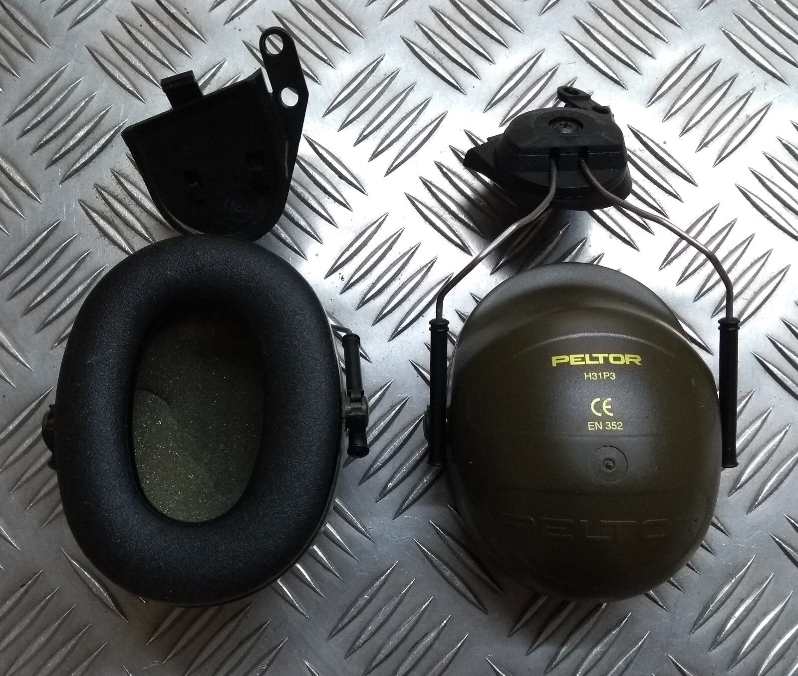 Peltor Army Protectors Green H31P3 Ear Defenders For Helmet Attachment SNR 28 dB
