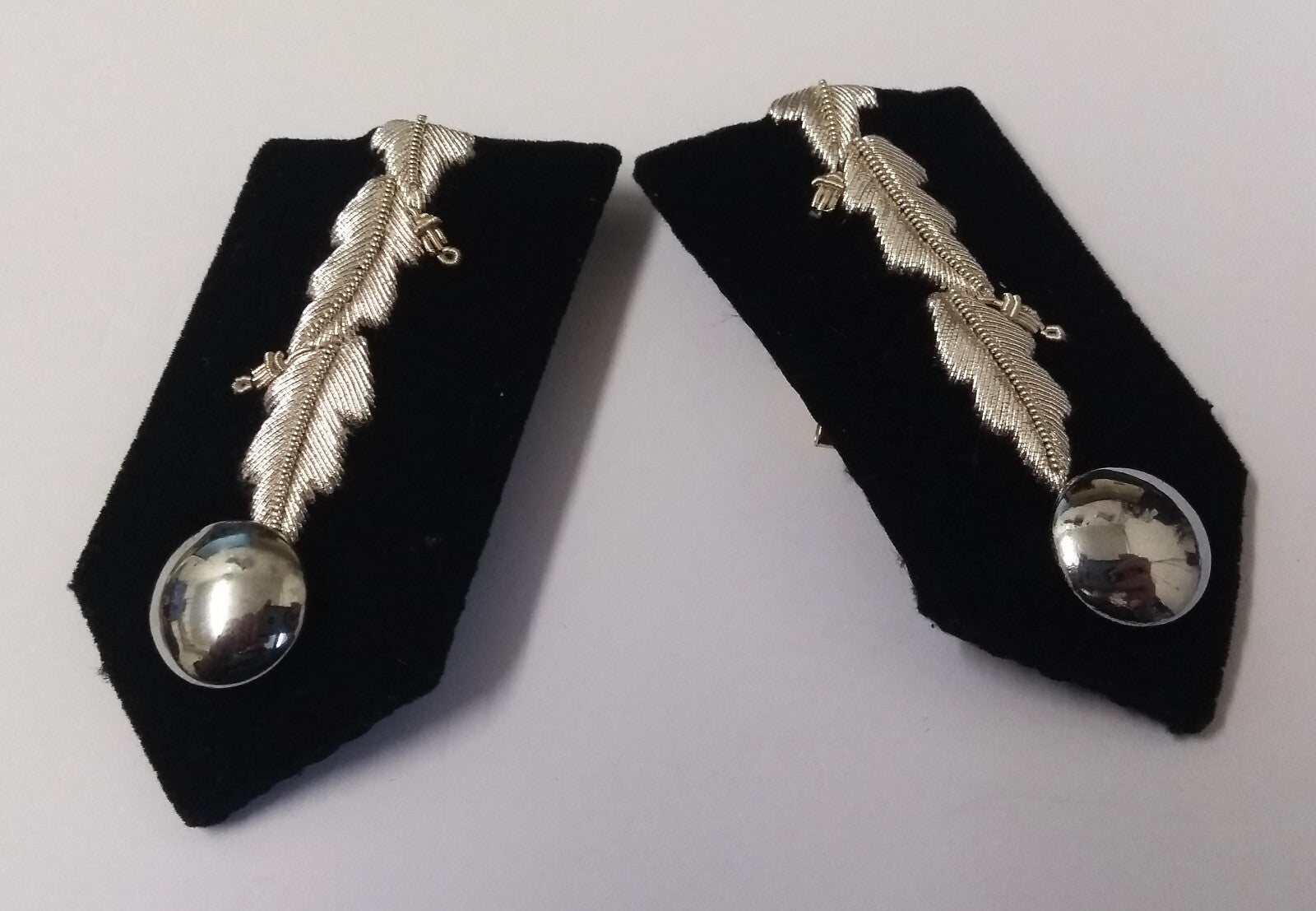 Black Gorgets Collar Tabs With Silver Leaf Insignia Plain Buttons & Clip Backs M