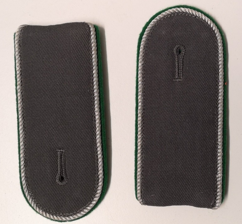 German Shoulder Boards Epaulettes Grey with Silver Edge on Green